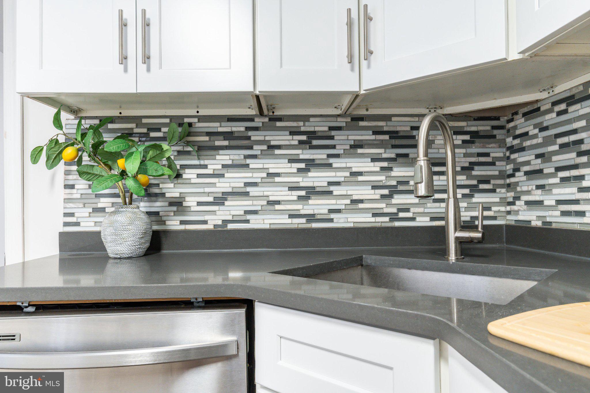 EAST KENSINGTON - Residential