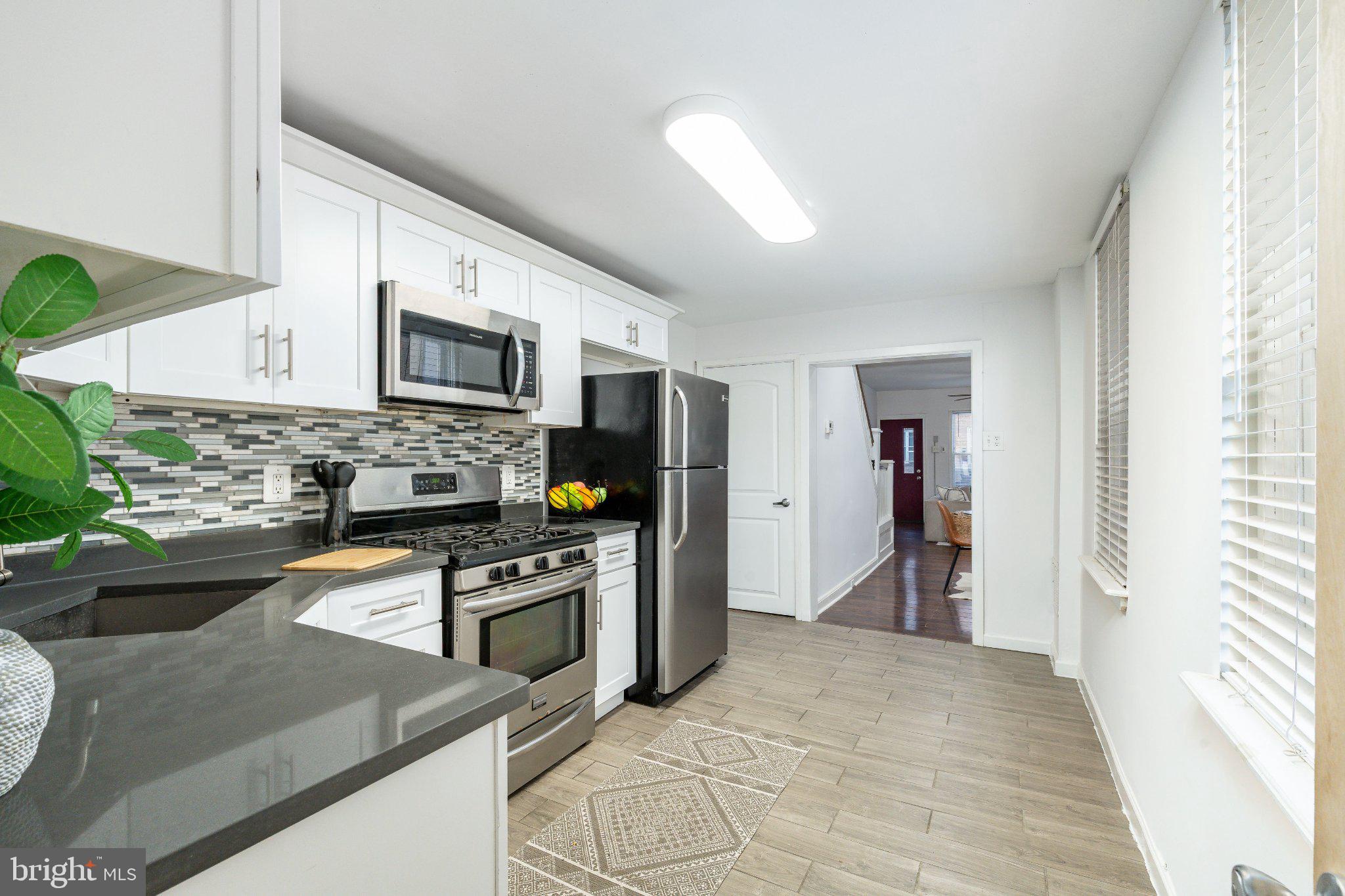 EAST KENSINGTON - Residential