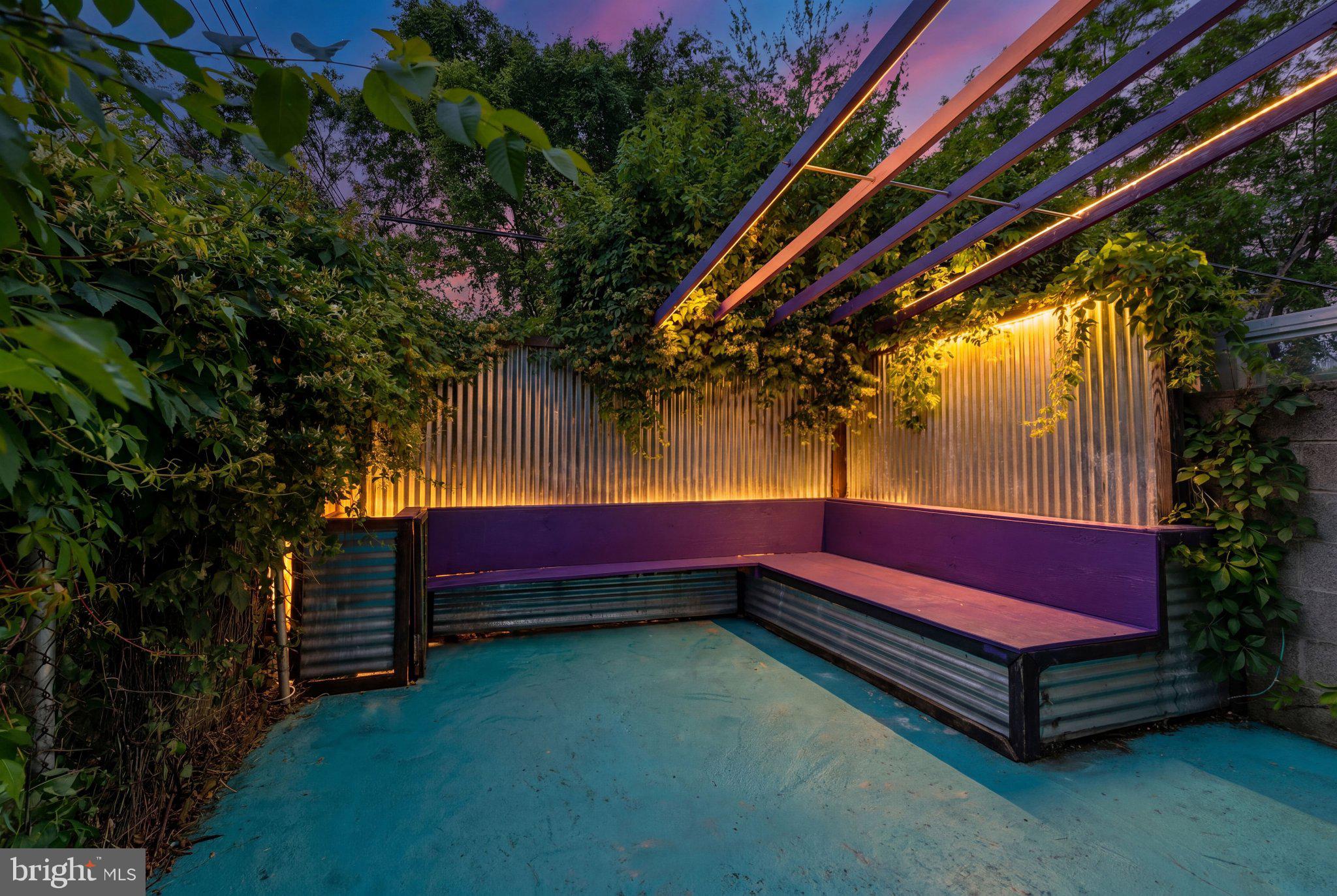 EAST KENSINGTON - Residential