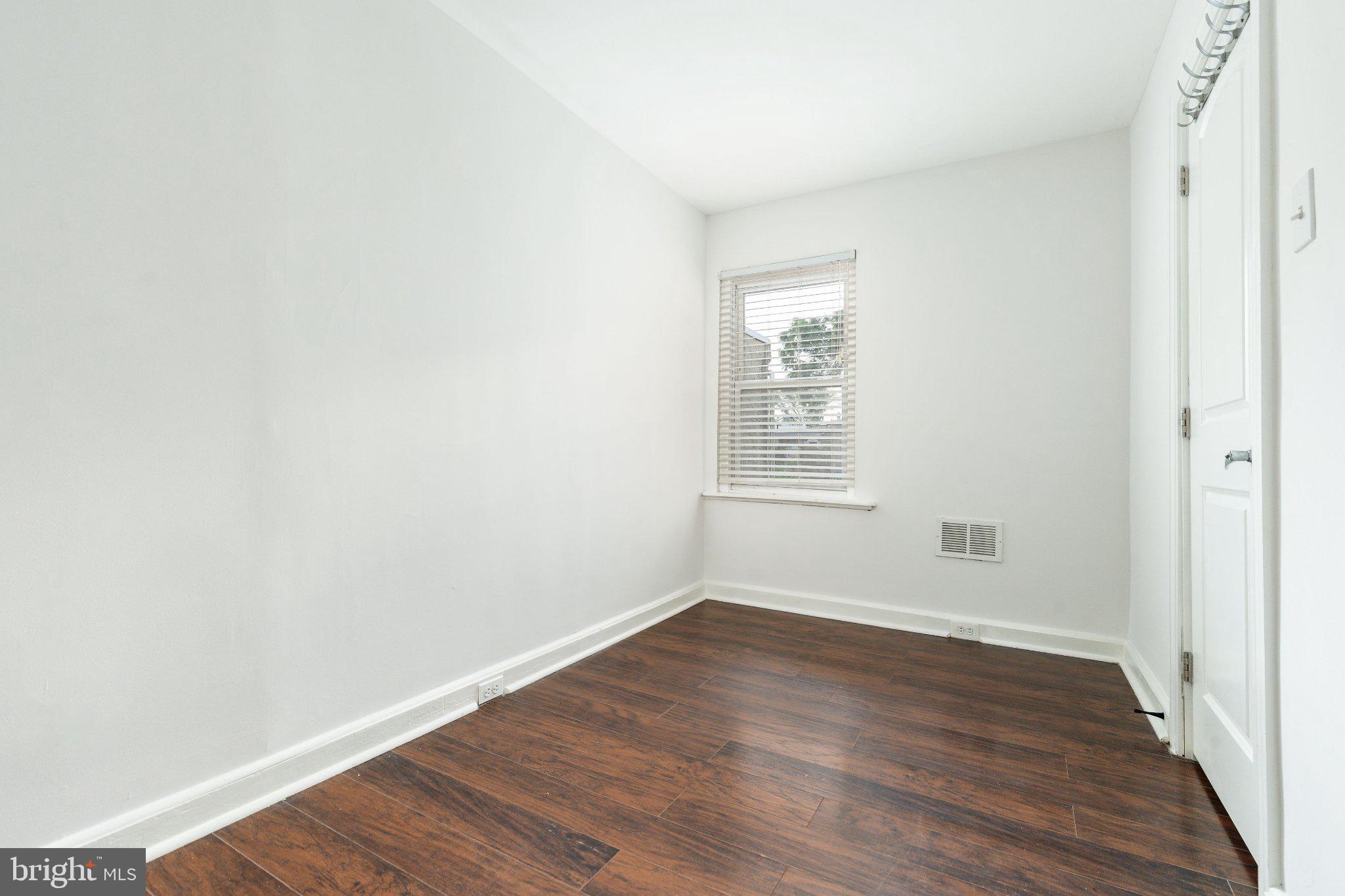 EAST KENSINGTON - Residential