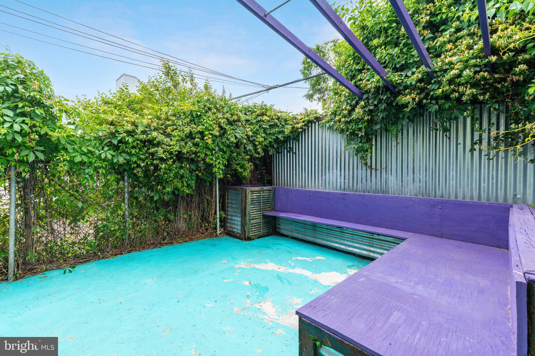 EAST KENSINGTON - Residential