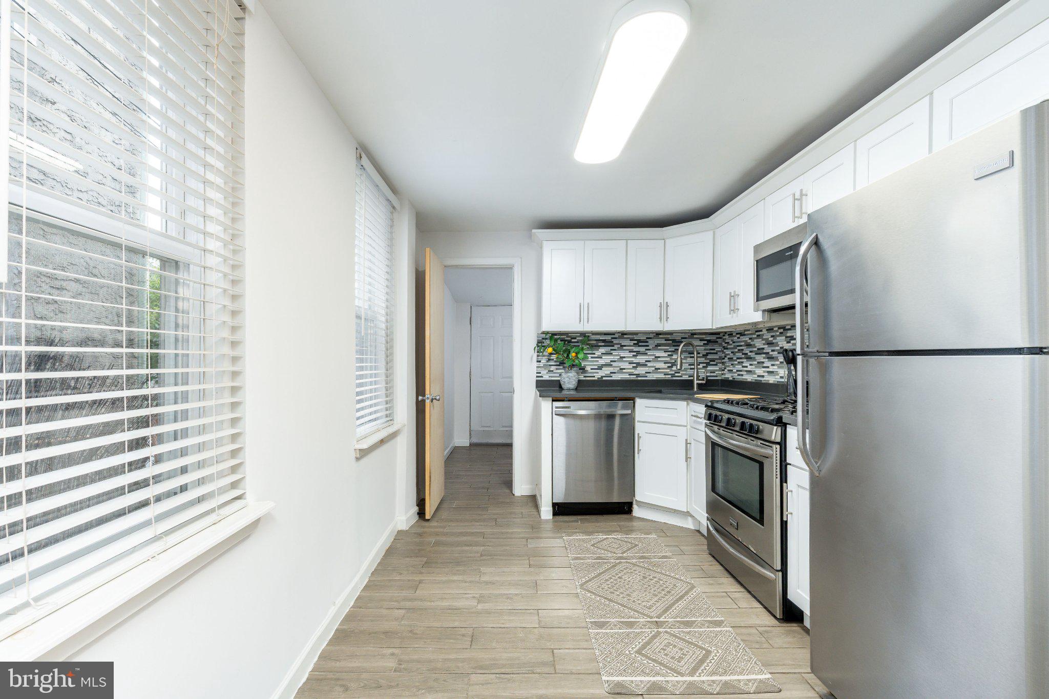 EAST KENSINGTON - Residential