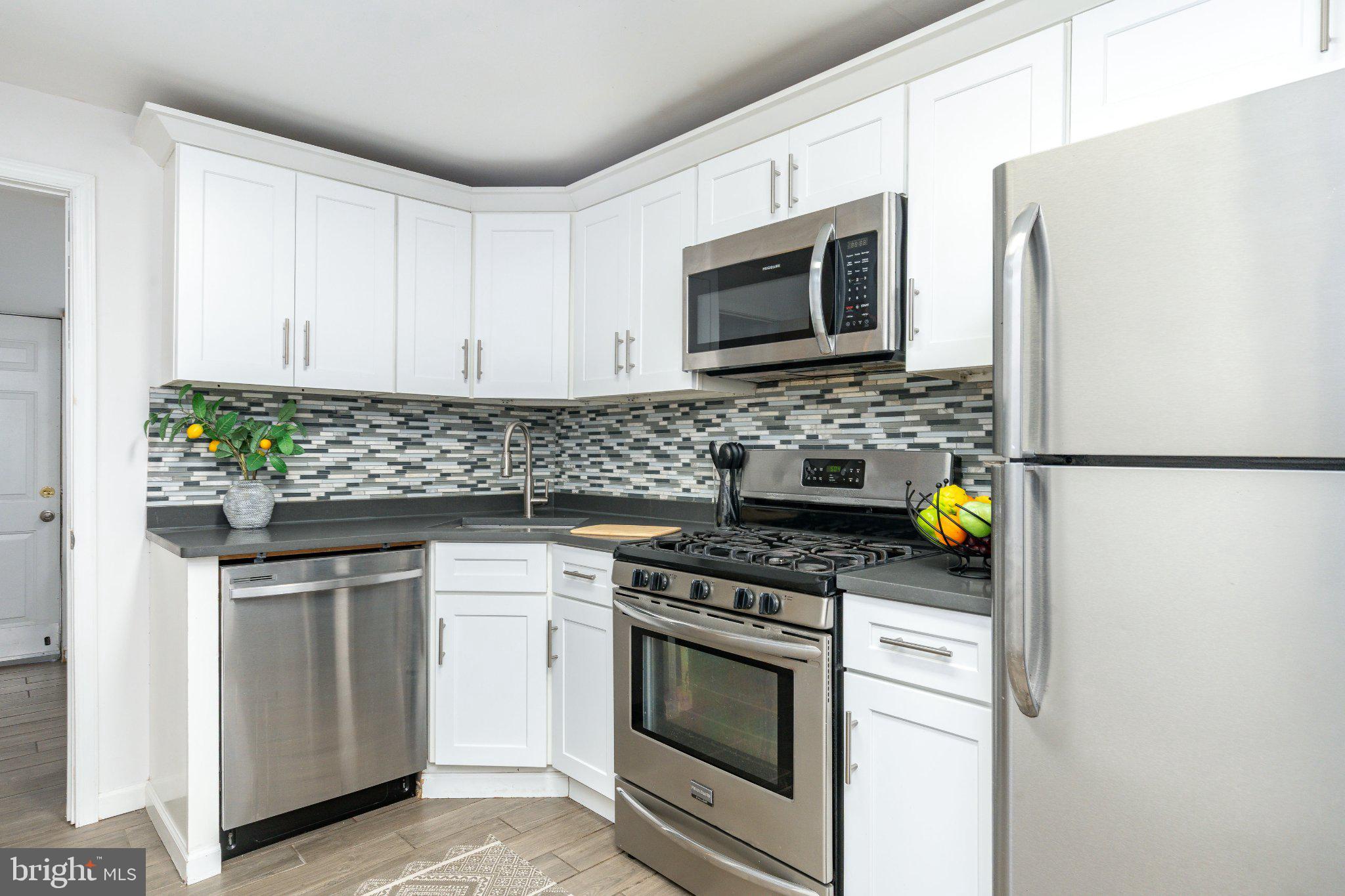 EAST KENSINGTON - Residential