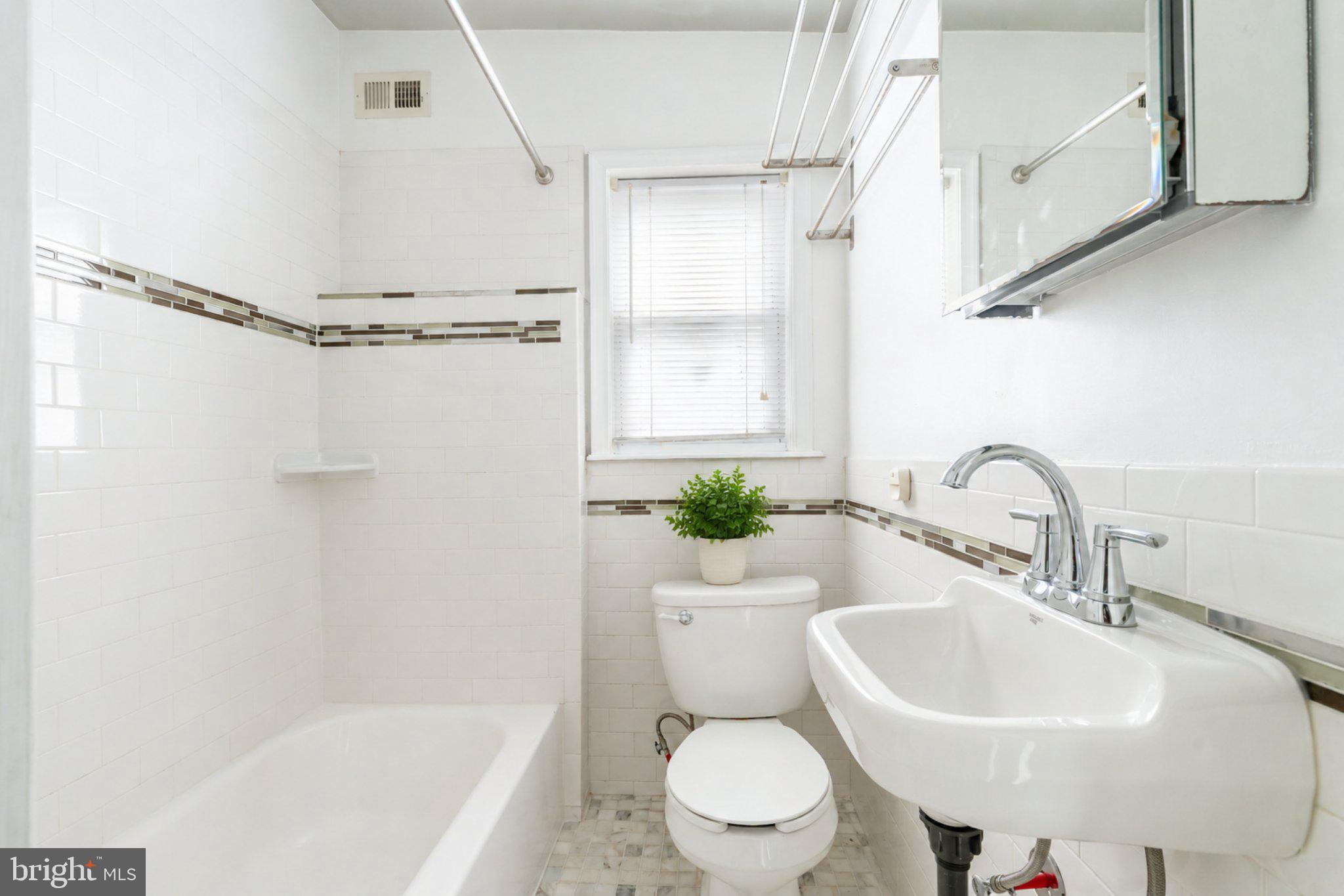 EAST KENSINGTON - Residential