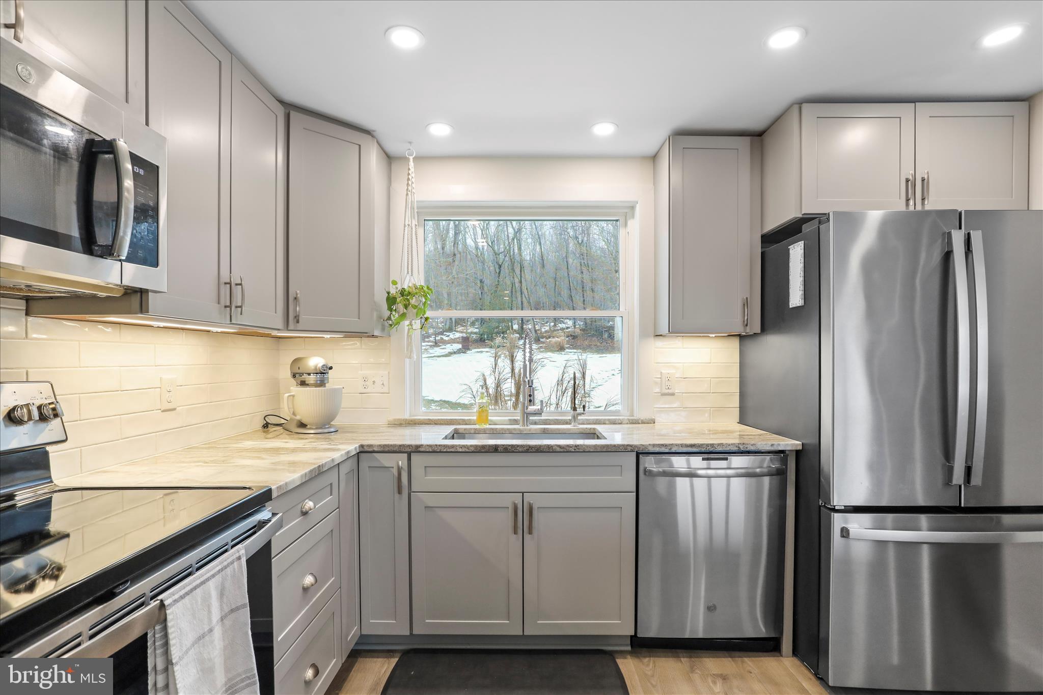 HEDGESVILLE - Residential