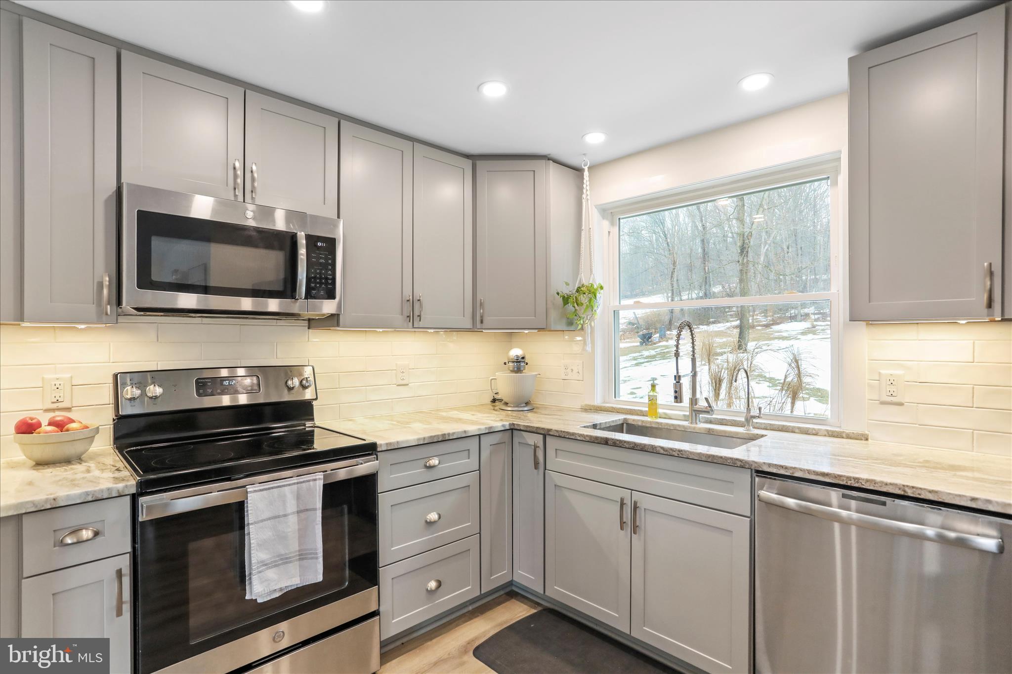 HEDGESVILLE - Residential