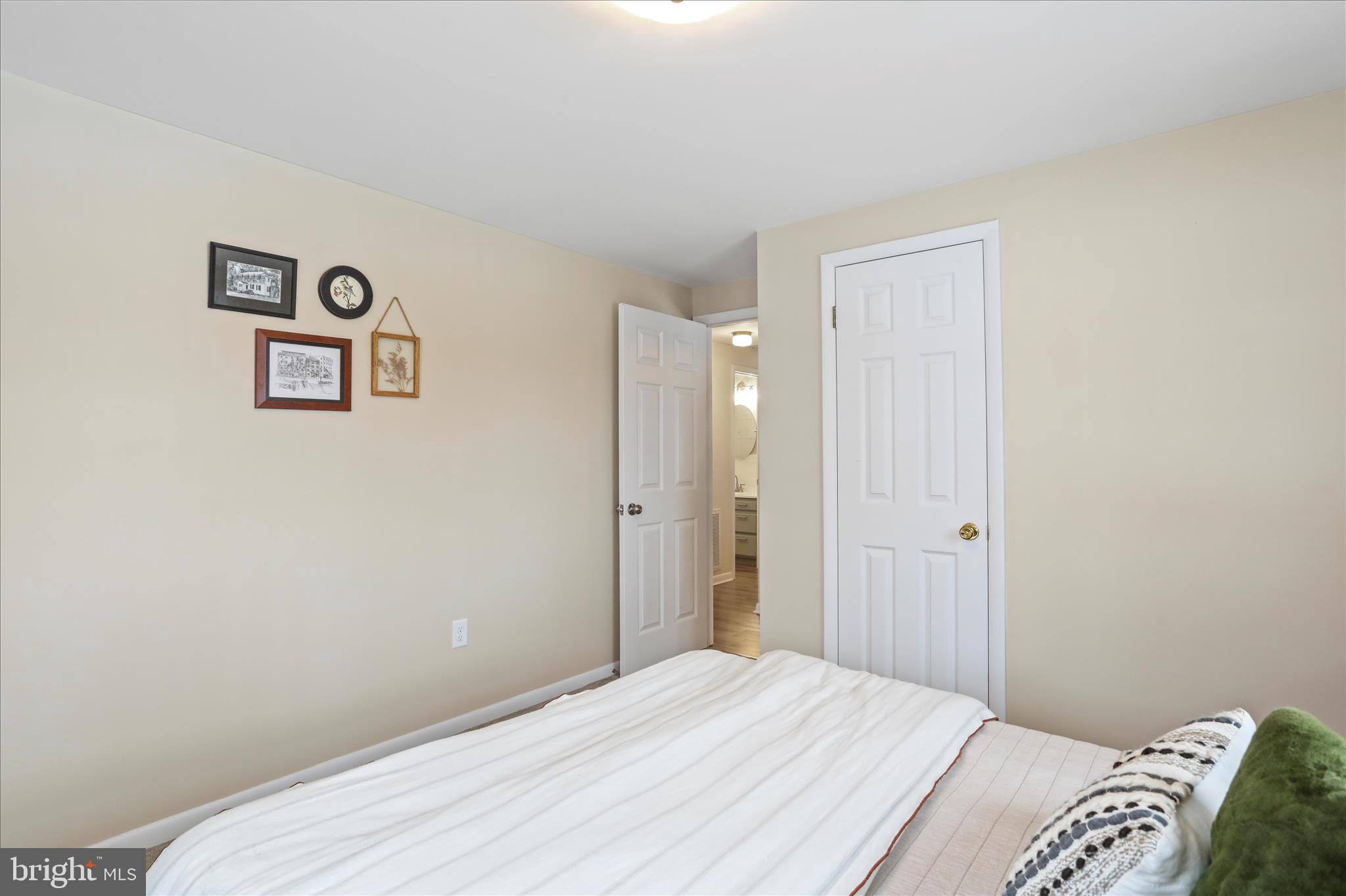 HEDGESVILLE - Residential