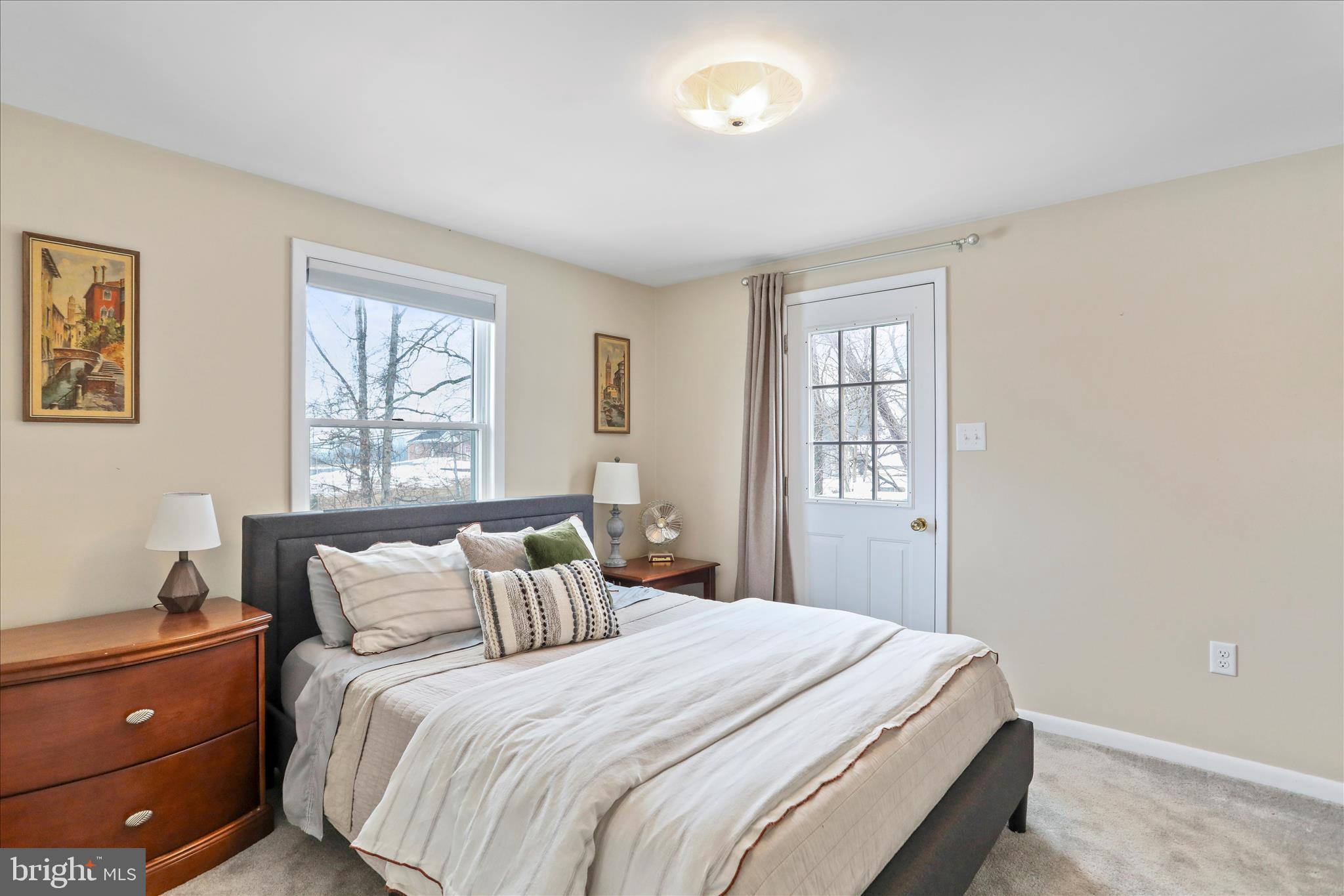 HEDGESVILLE - Residential