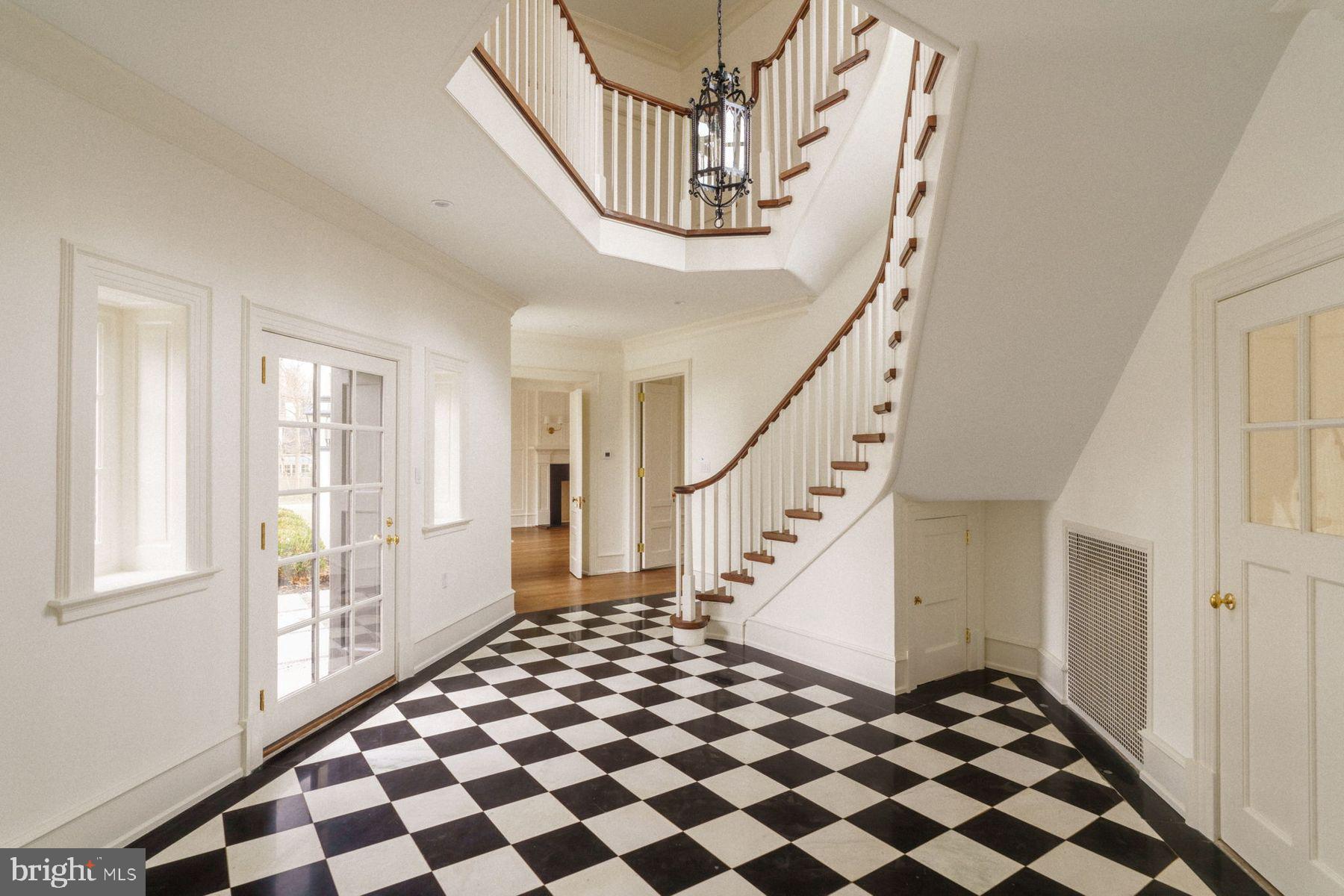 CHESTNUT HILL - Residential