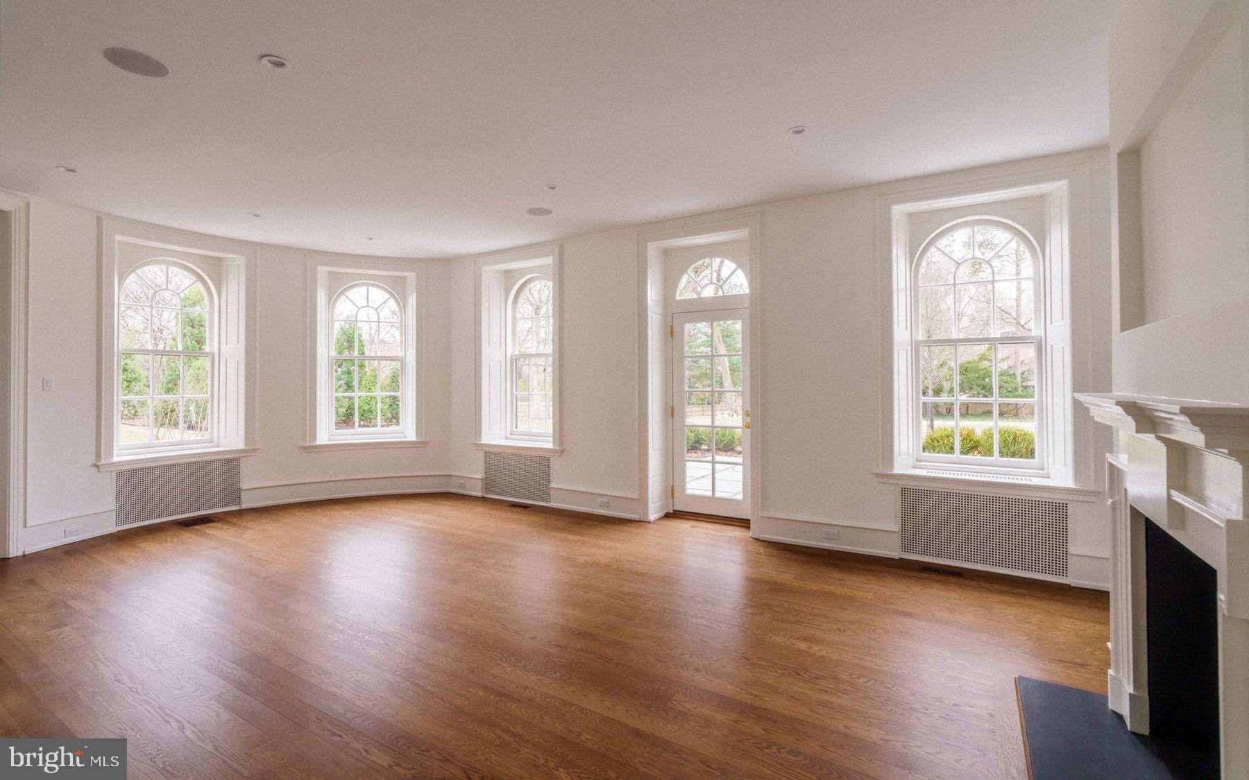 CHESTNUT HILL - Residential