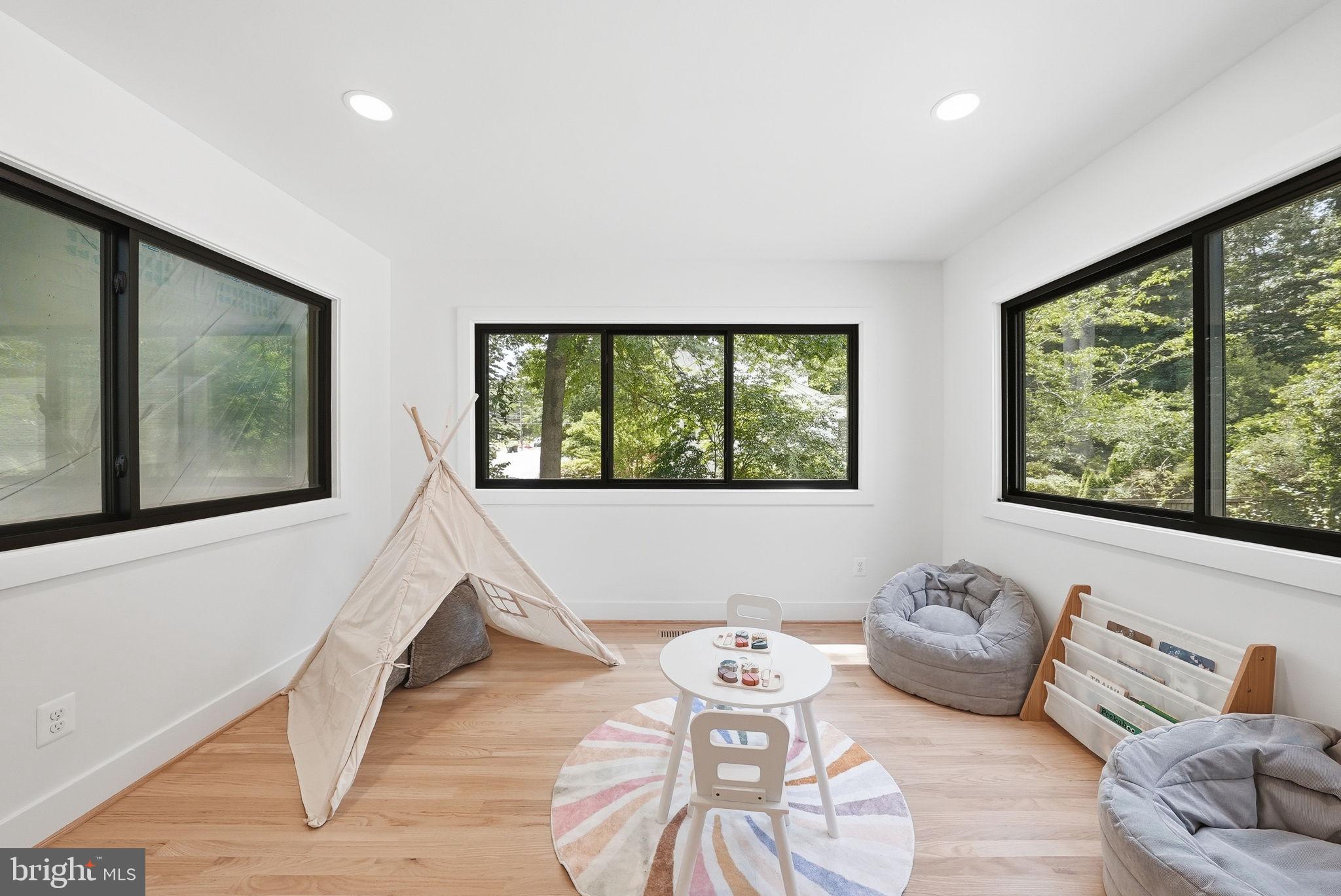 LORCOM GROVE - Residential