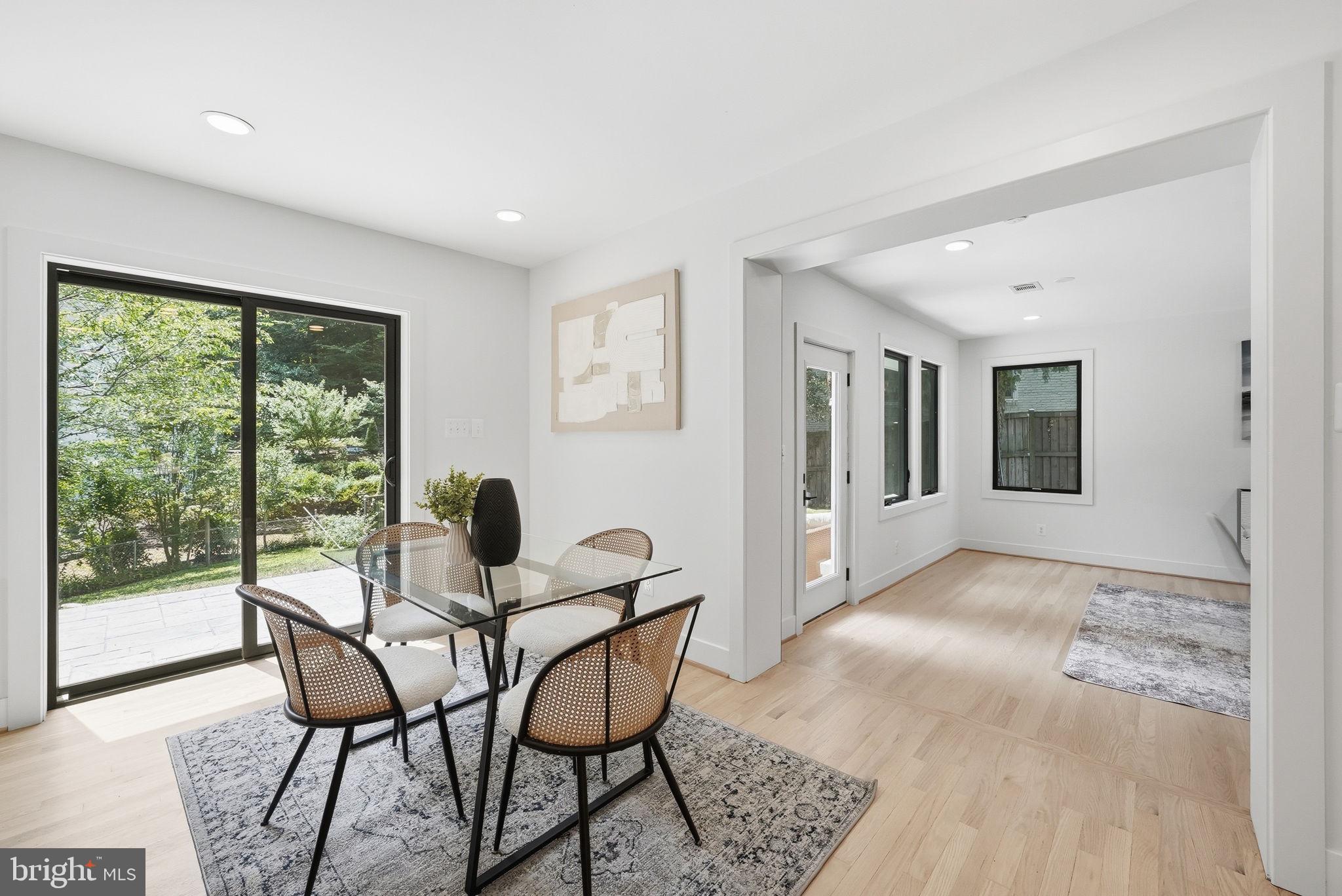 LORCOM GROVE - Residential