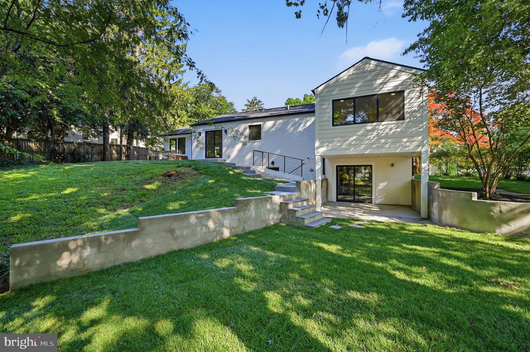 LORCOM GROVE - Residential