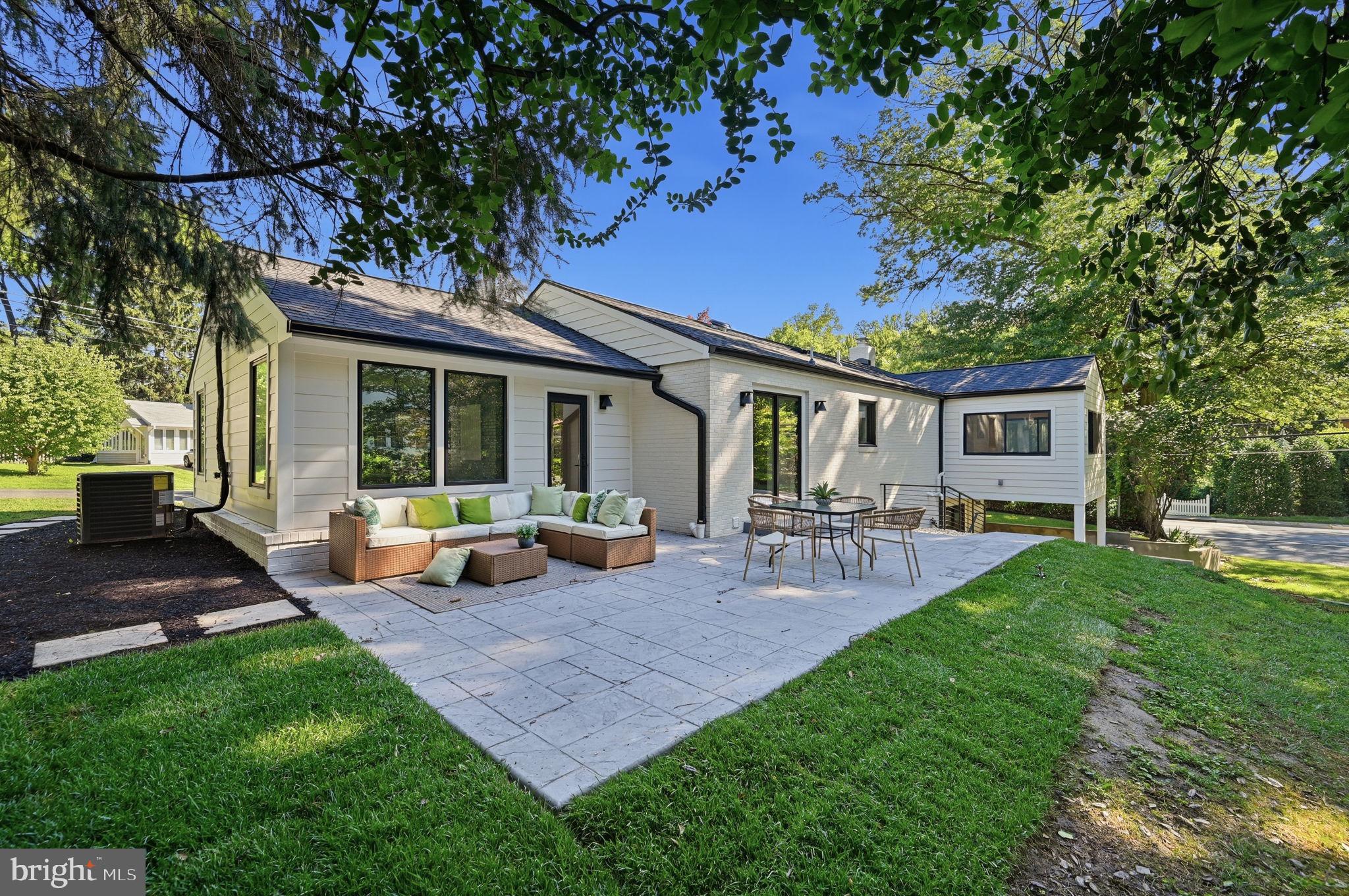 LORCOM GROVE - Residential