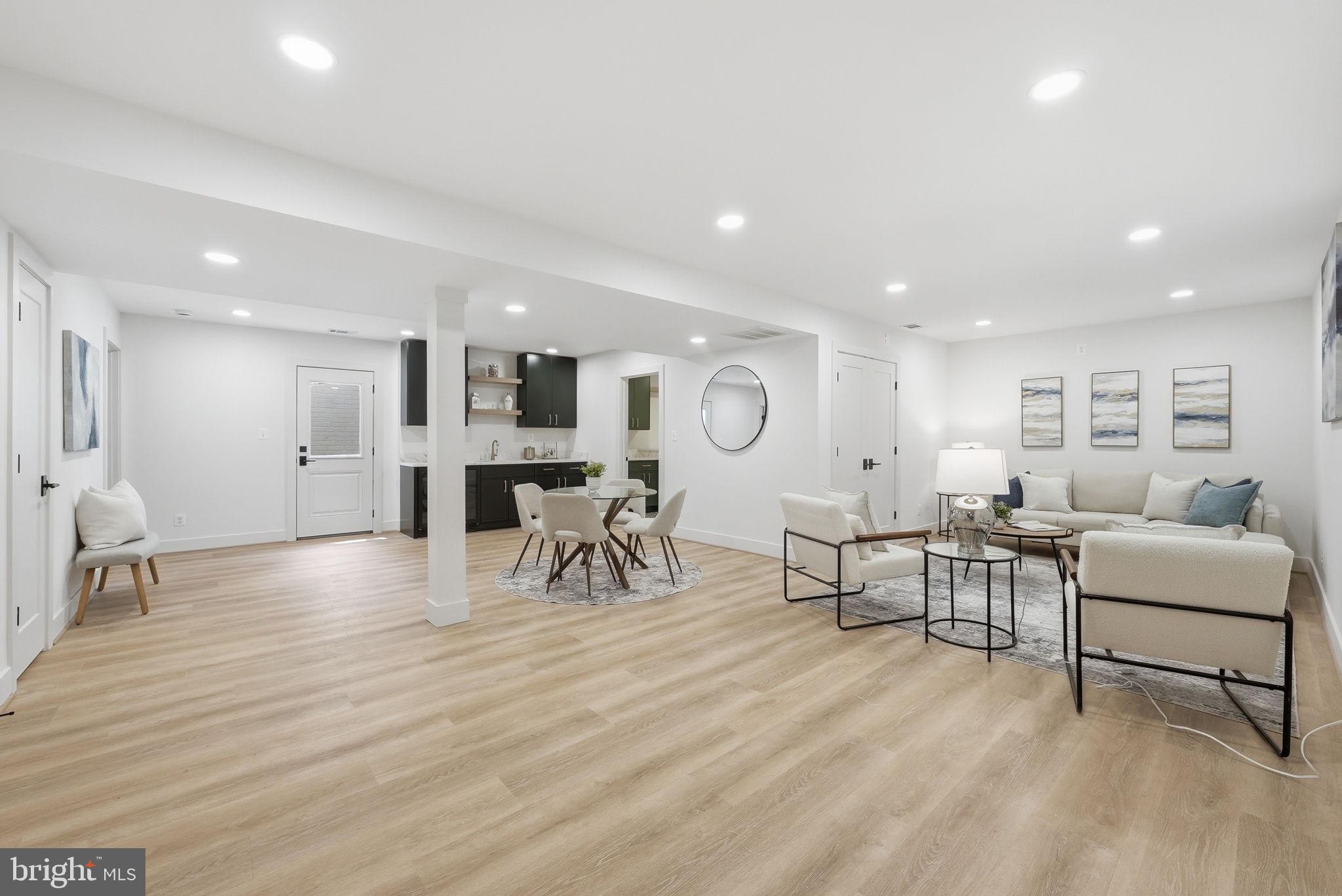 LORCOM GROVE - Residential