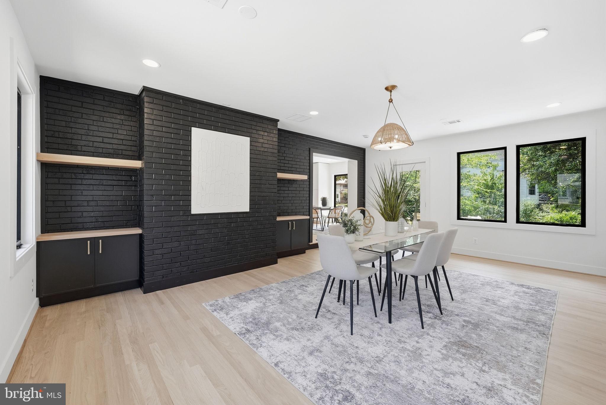 LORCOM GROVE - Residential