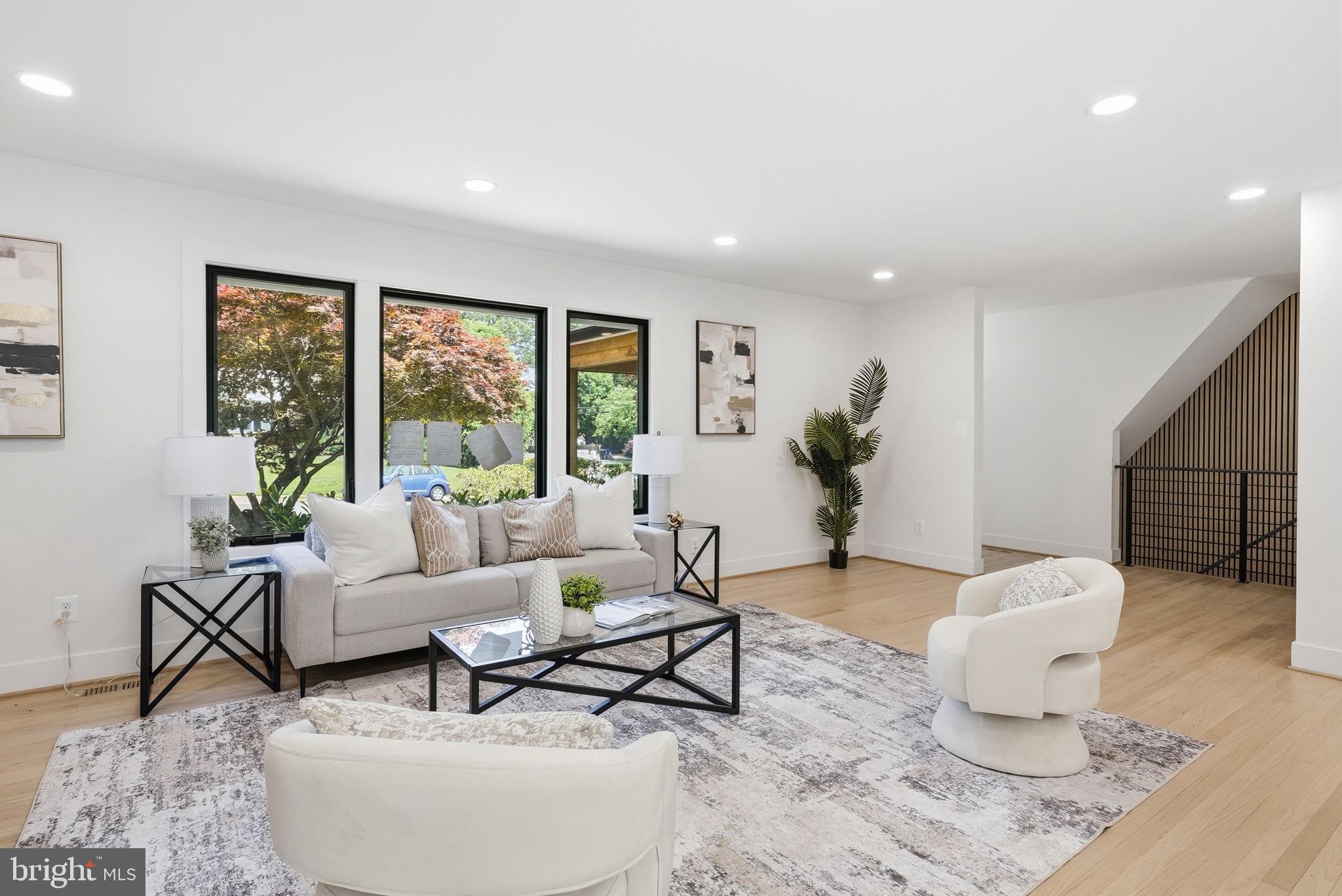 LORCOM GROVE - Residential