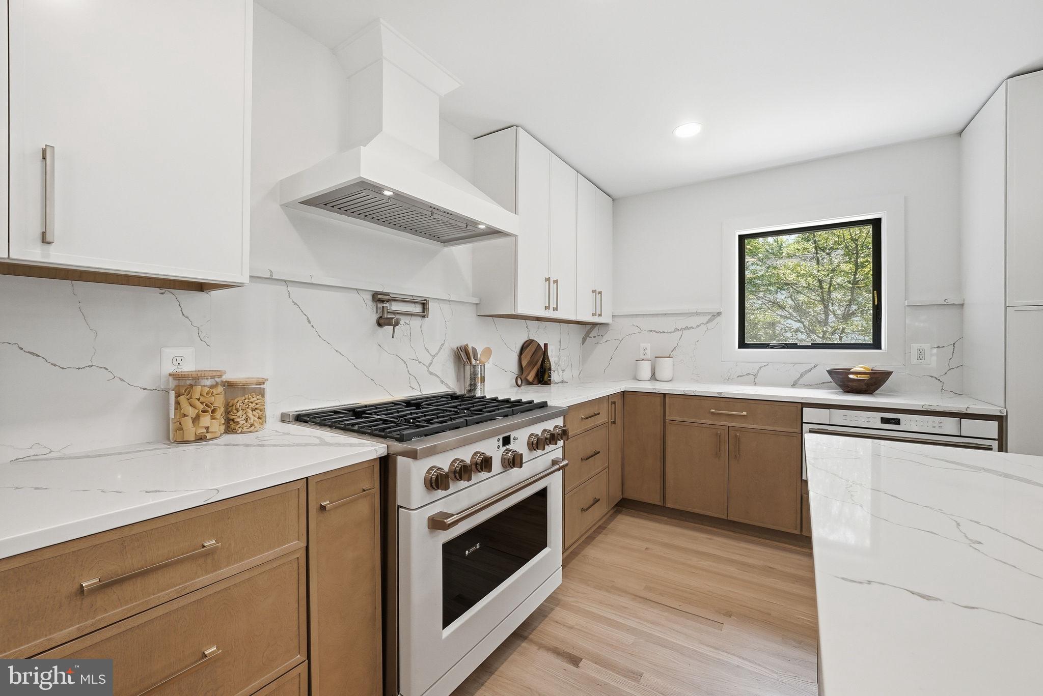 LORCOM GROVE - Residential