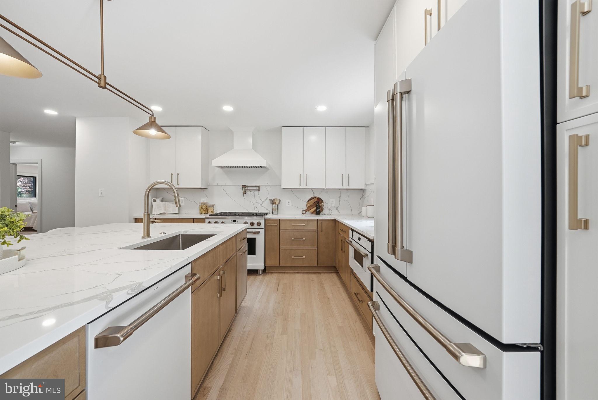 LORCOM GROVE - Residential