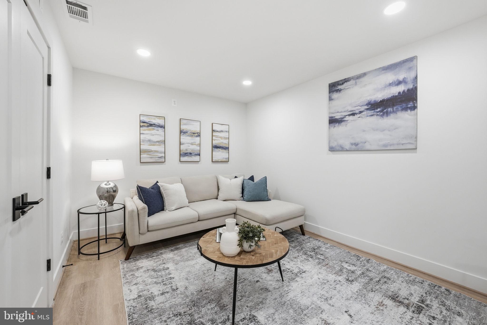 LORCOM GROVE - Residential