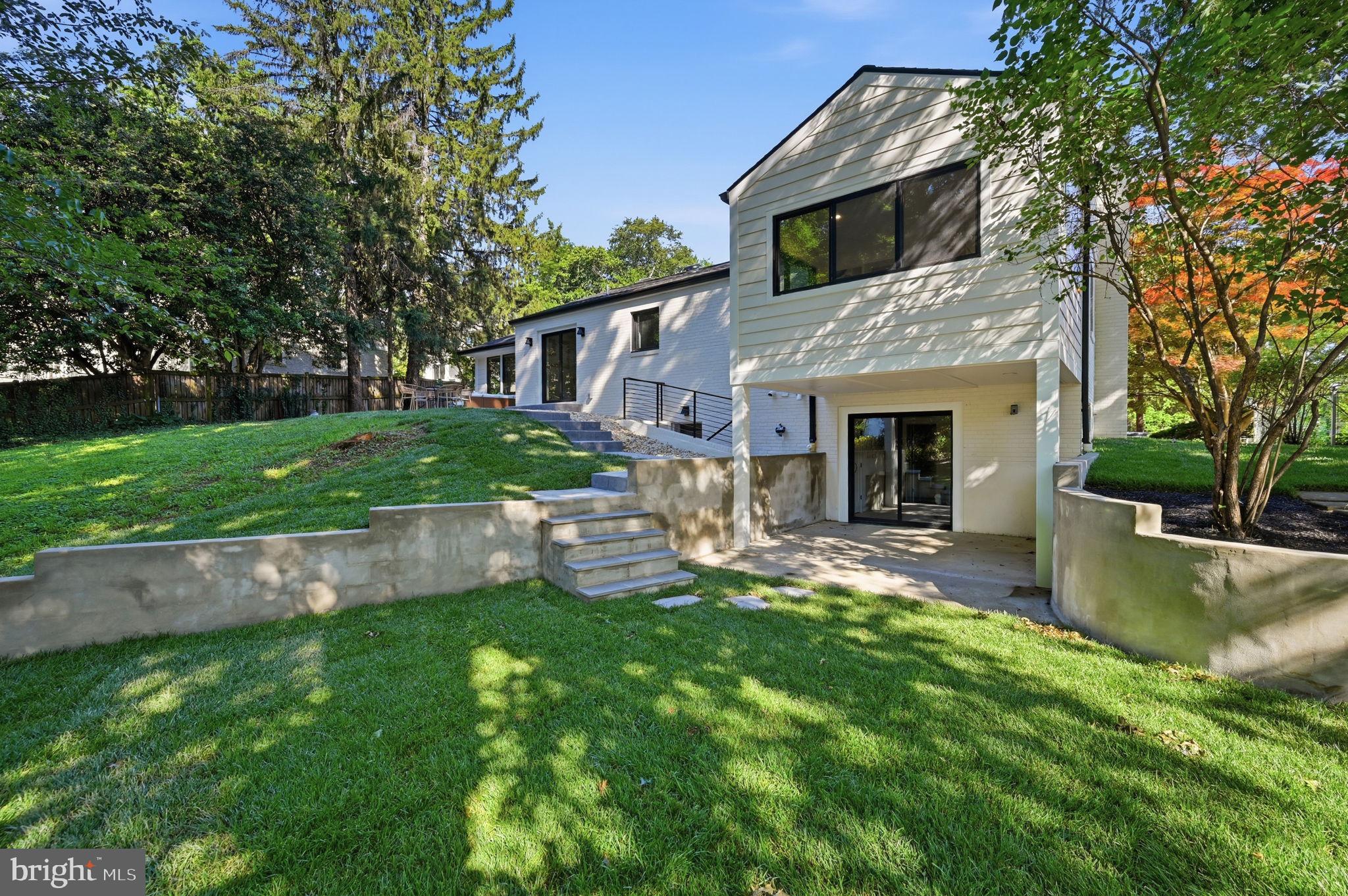 LORCOM GROVE - Residential