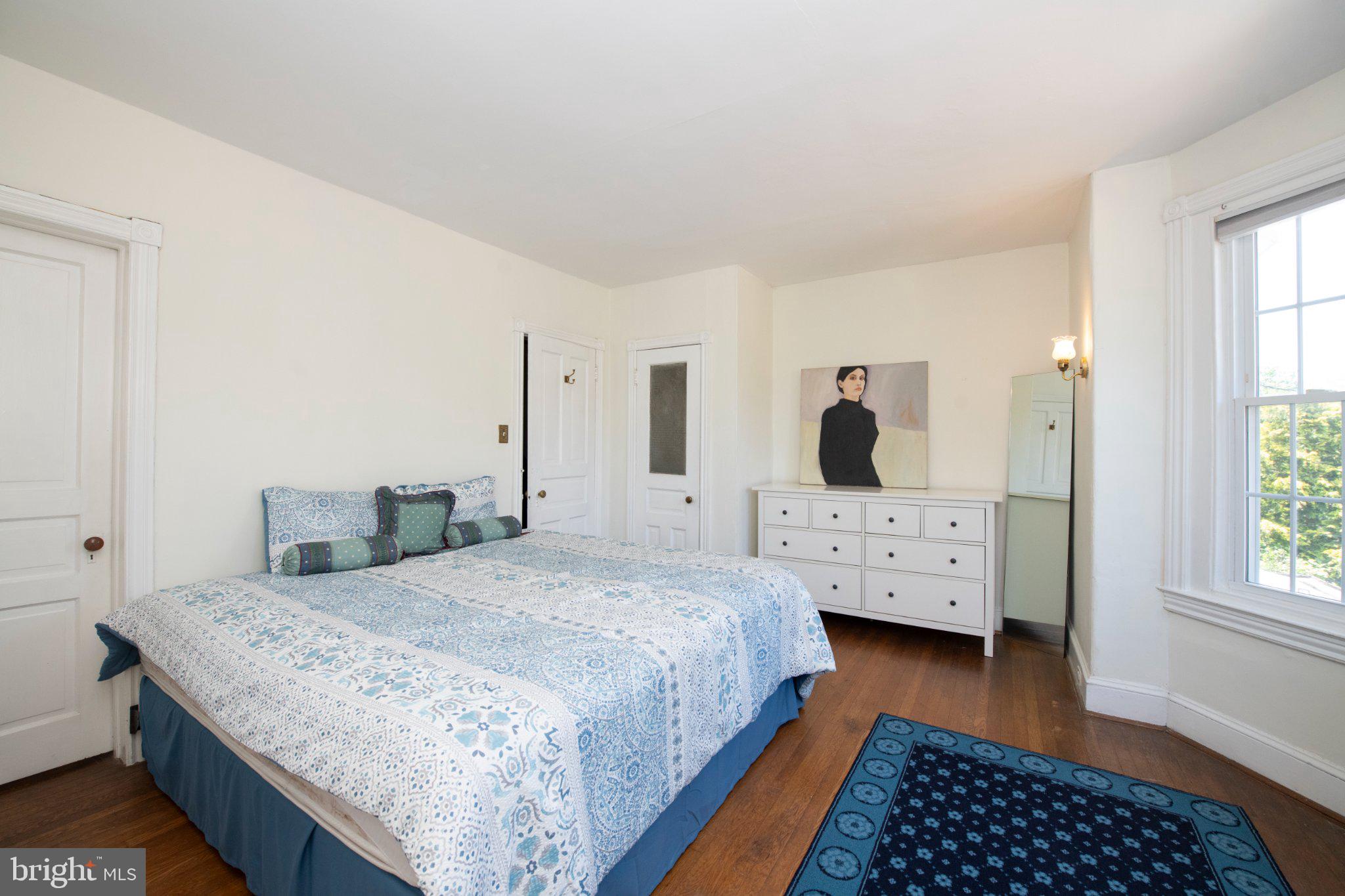 CHESTNUT HILL - Residential