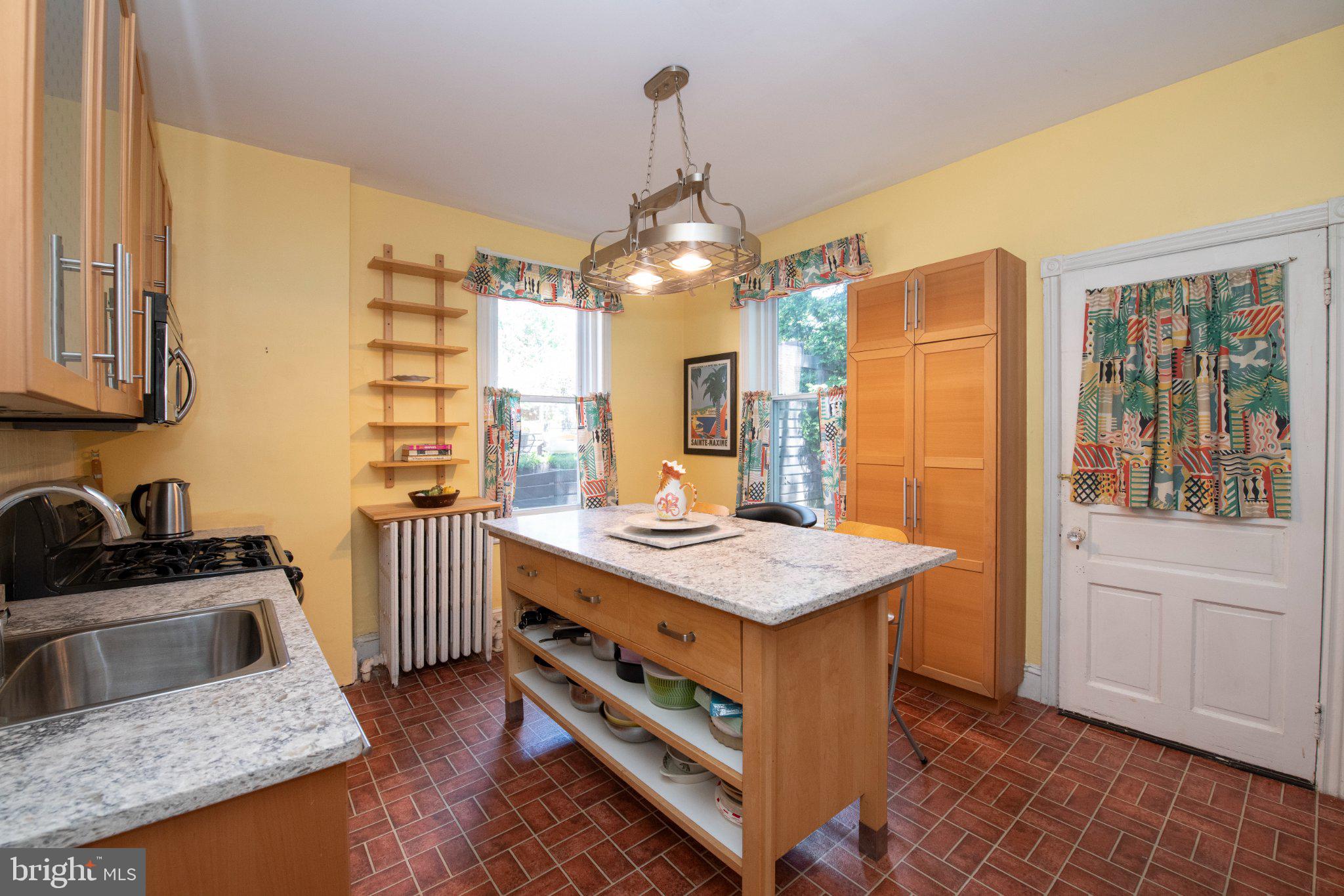 CHESTNUT HILL - Residential