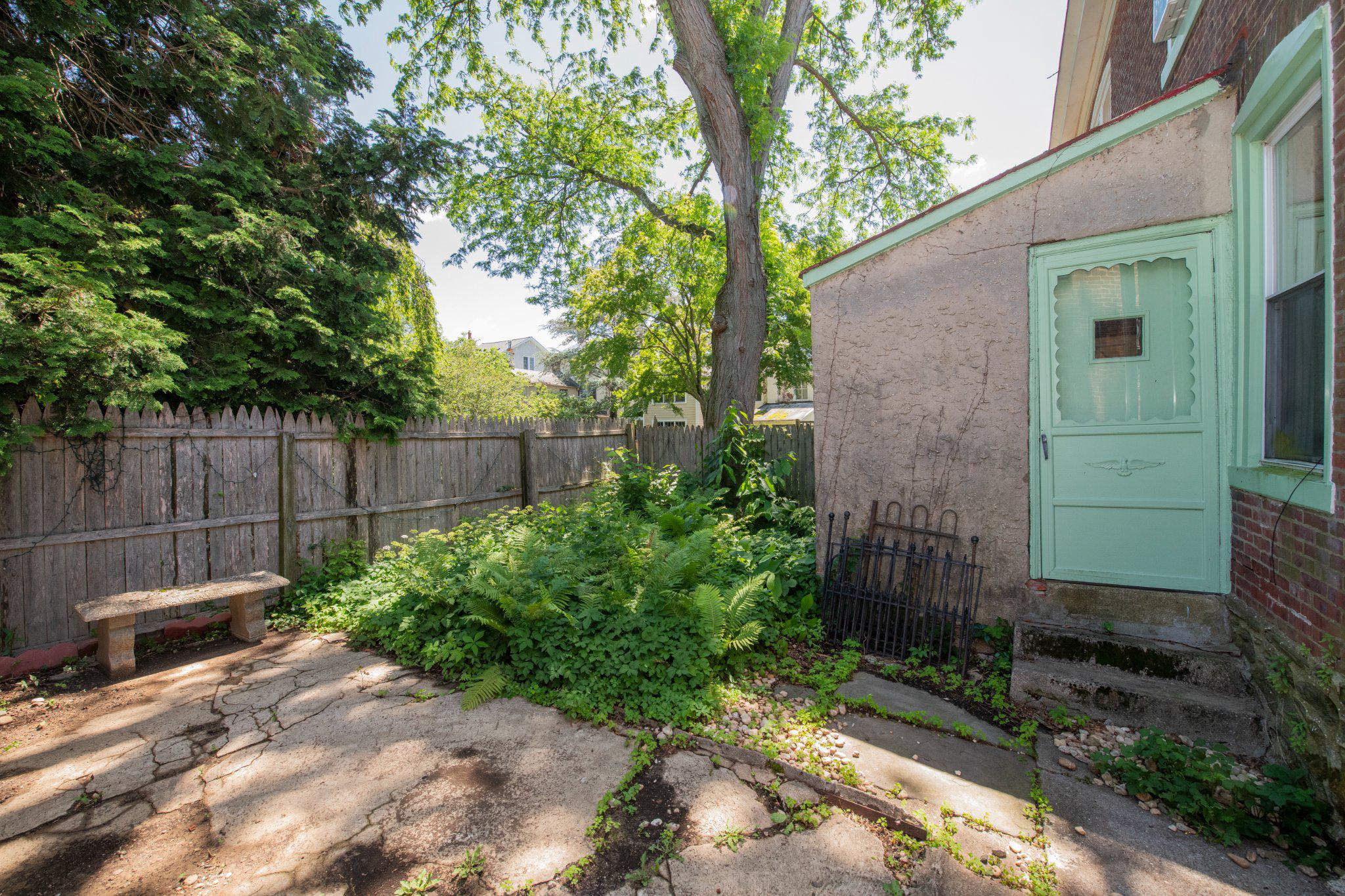 CHESTNUT HILL - Residential