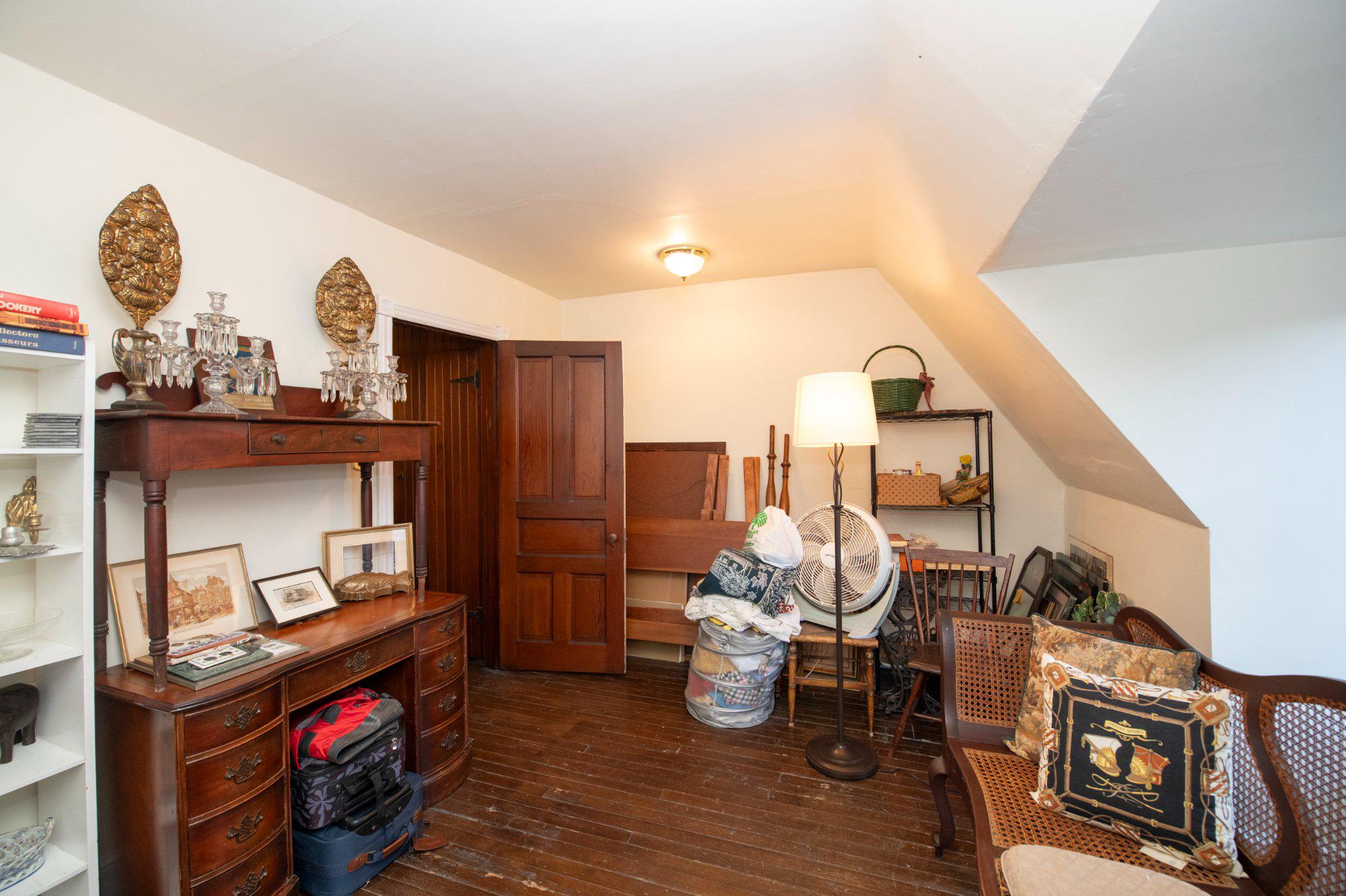CHESTNUT HILL - Residential