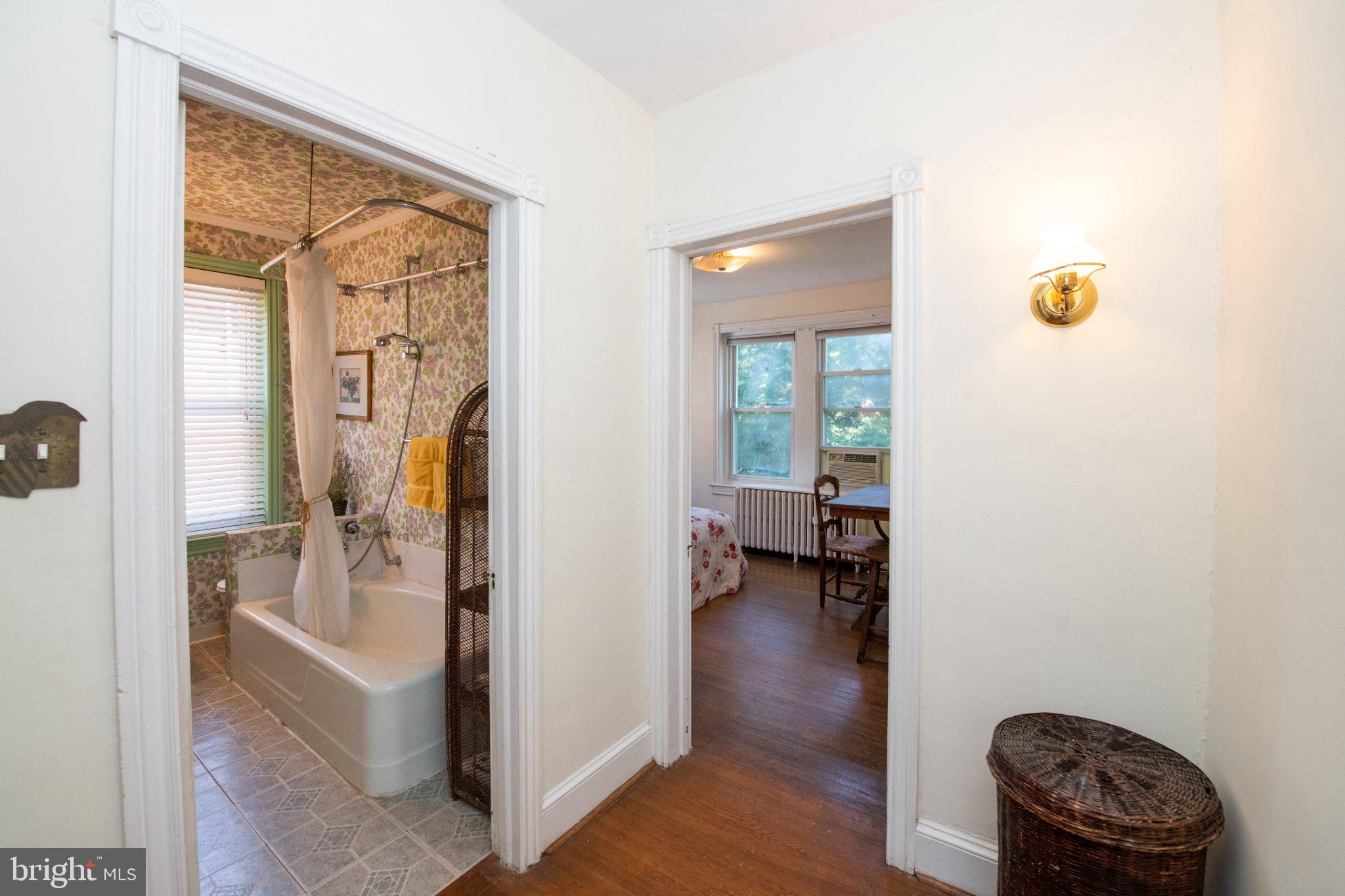 CHESTNUT HILL - Residential