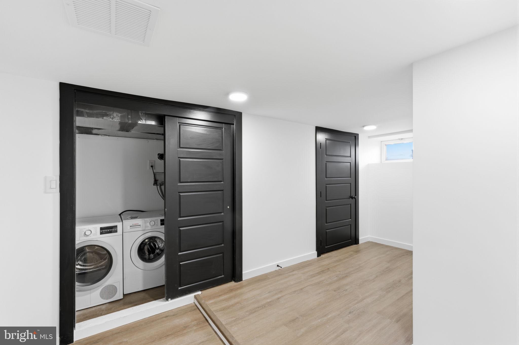 ELMWOOD PARK - Residential Income