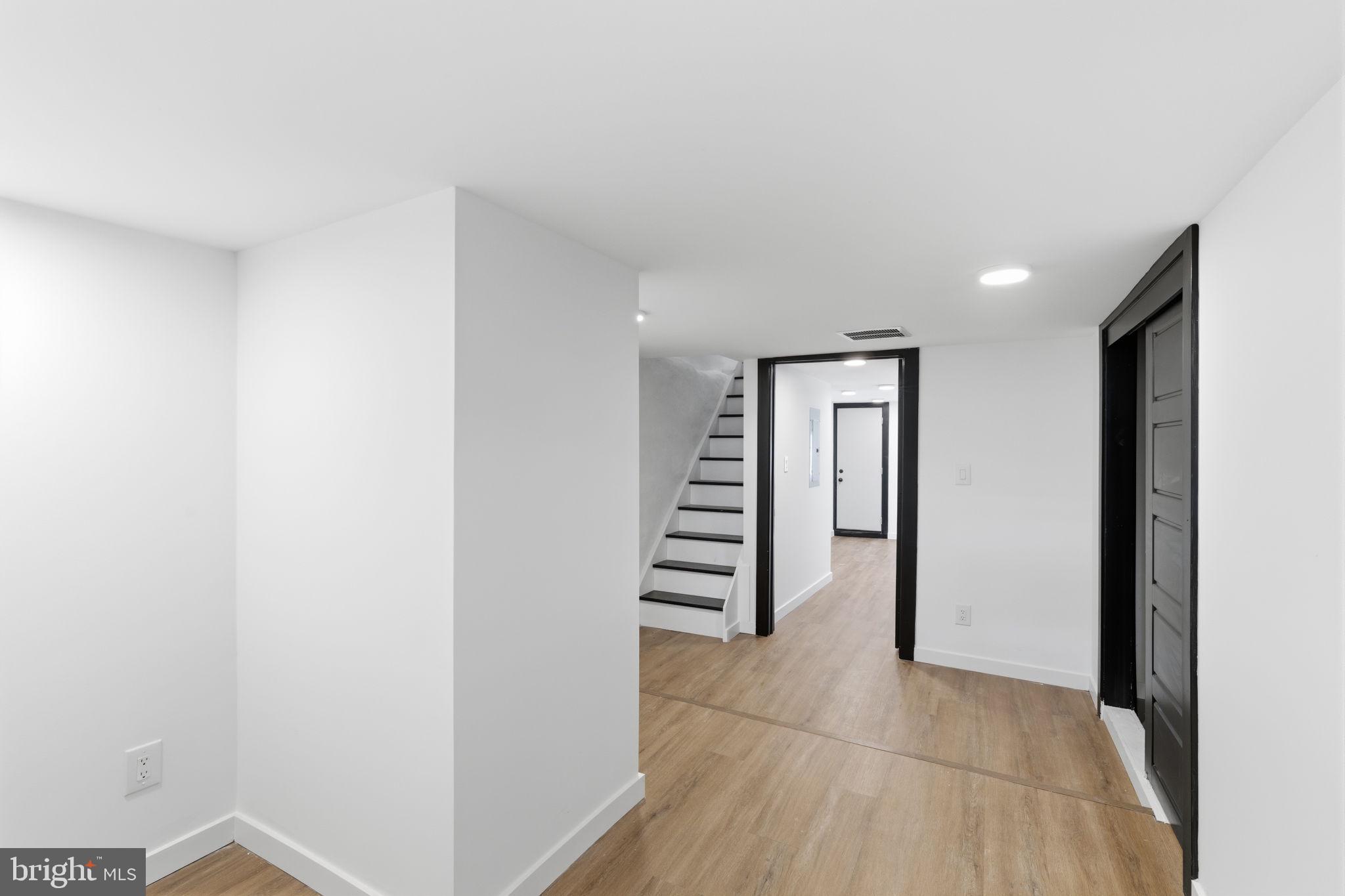 ELMWOOD PARK - Residential Income