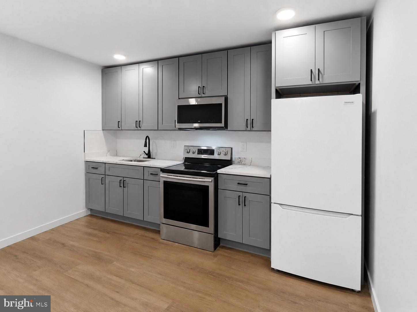 ELMWOOD PARK - Residential Income