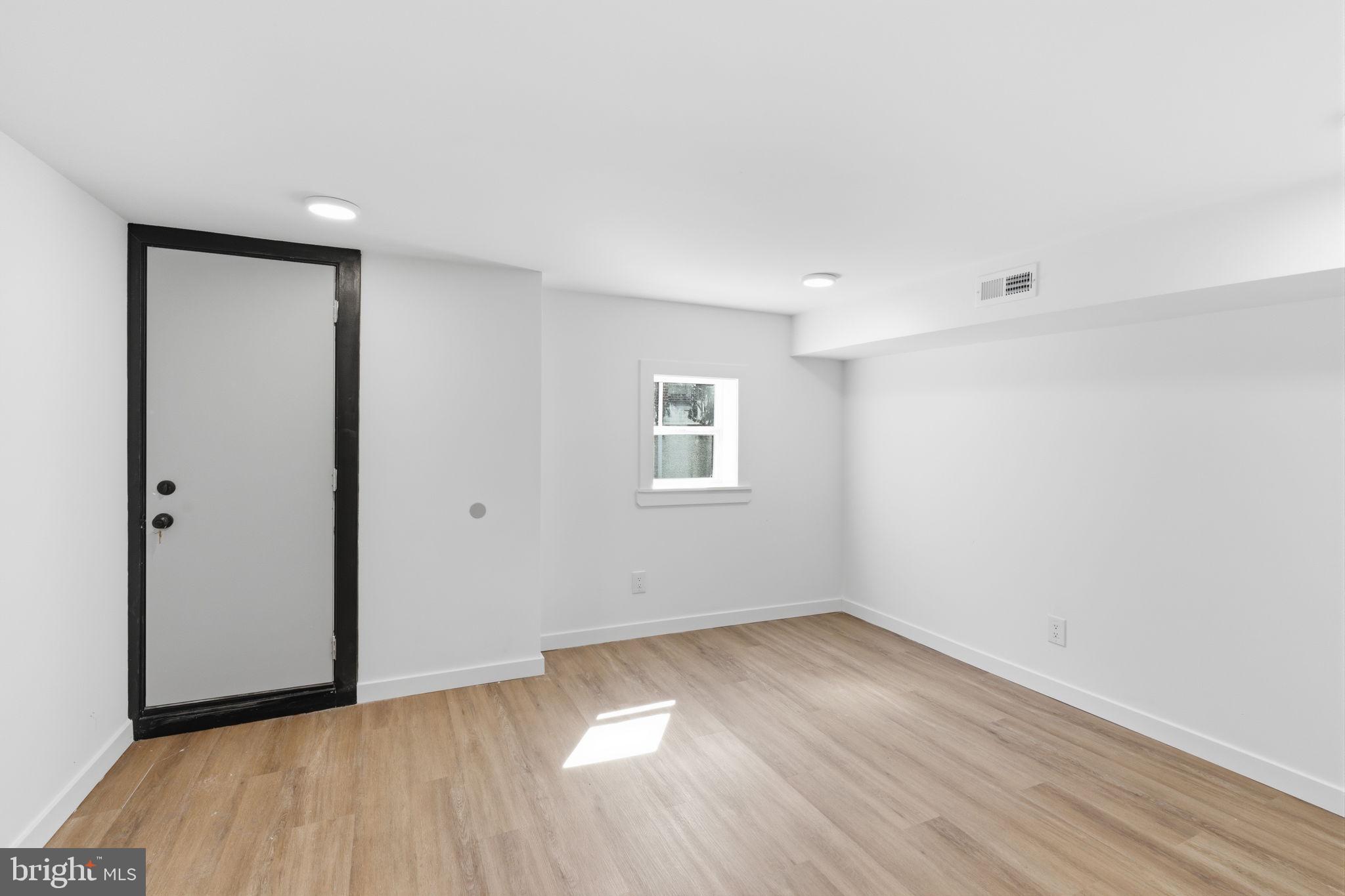 ELMWOOD PARK - Residential Income