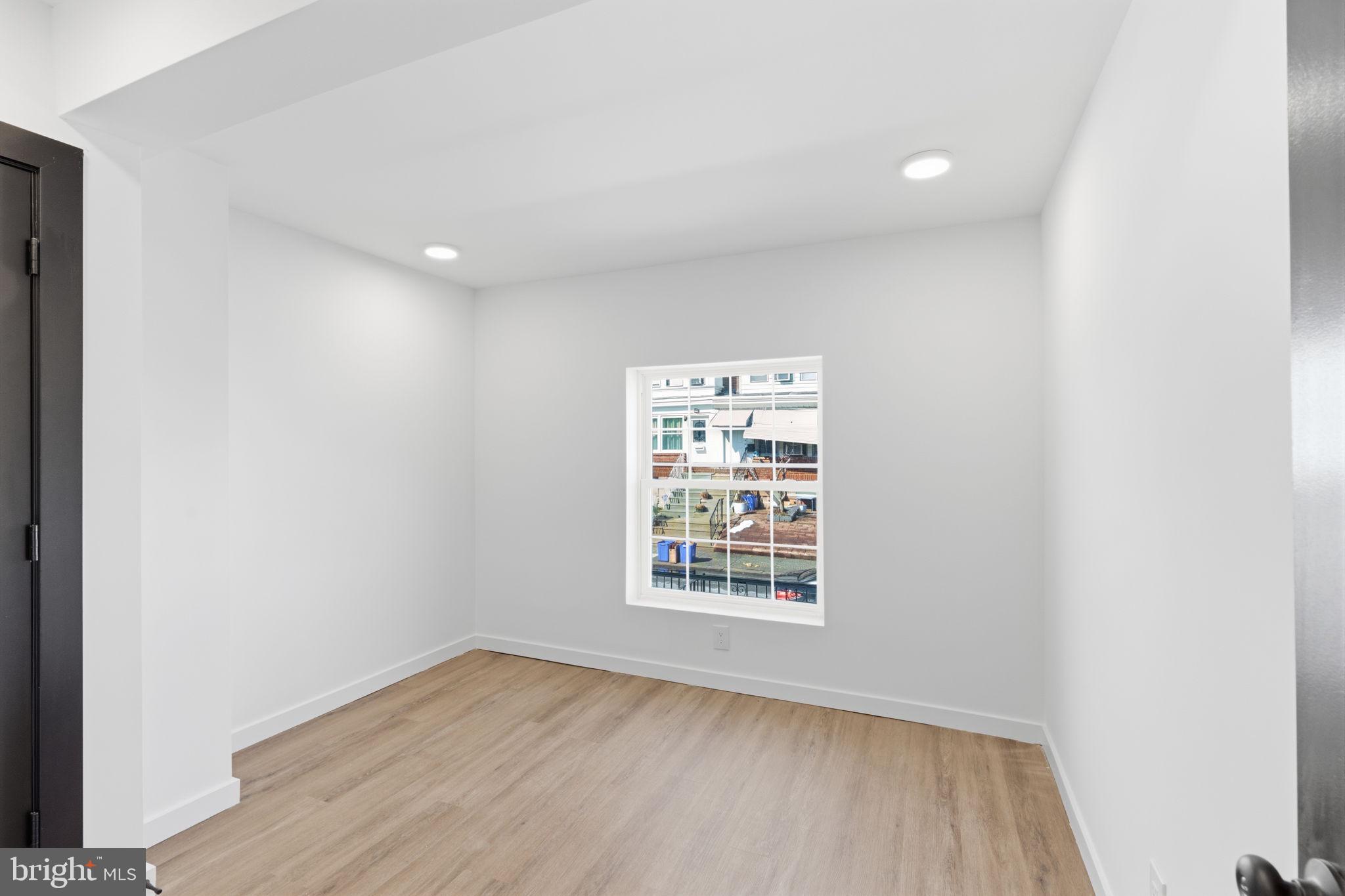 ELMWOOD PARK - Residential Income
