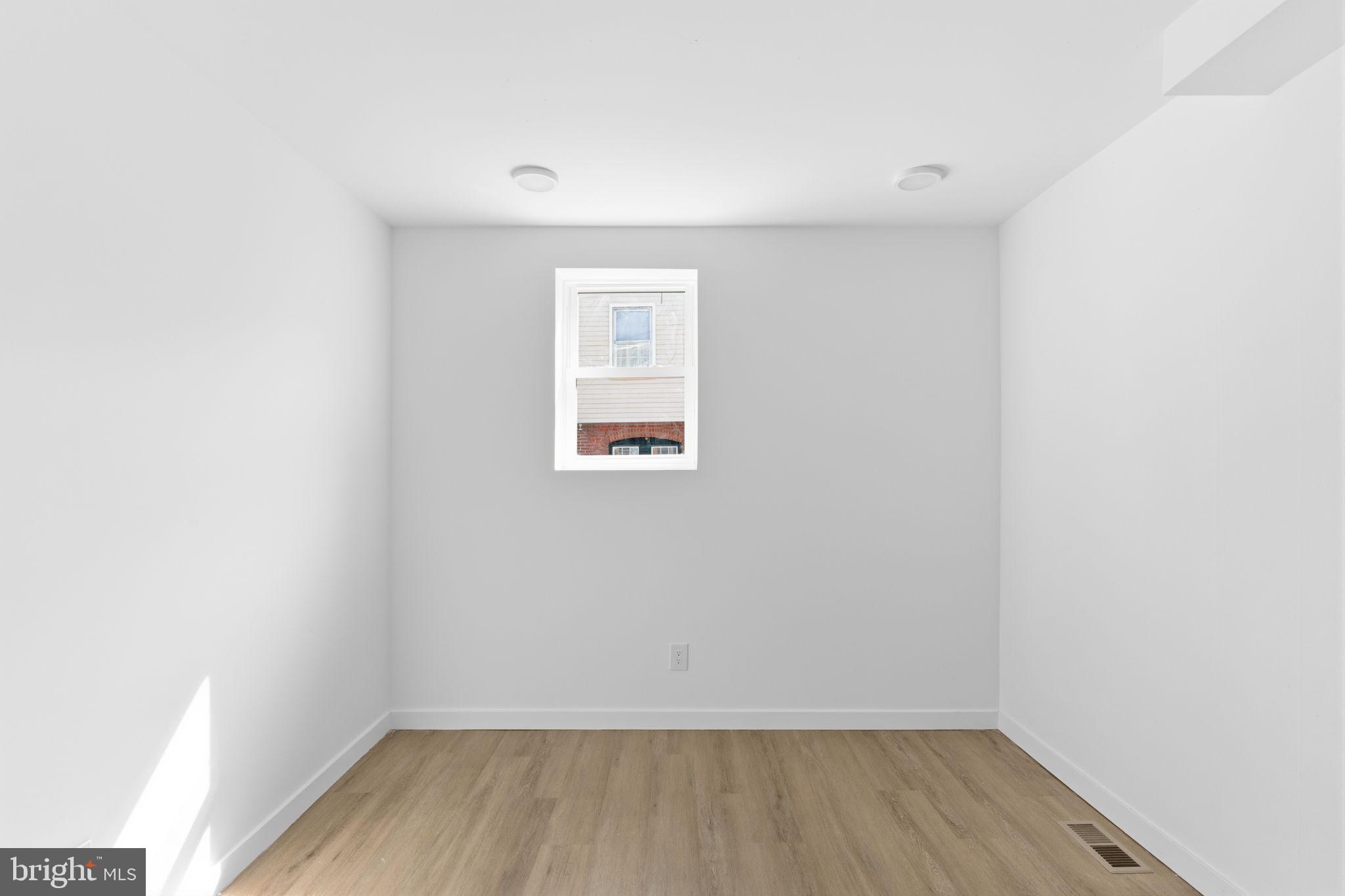 ELMWOOD PARK - Residential Income