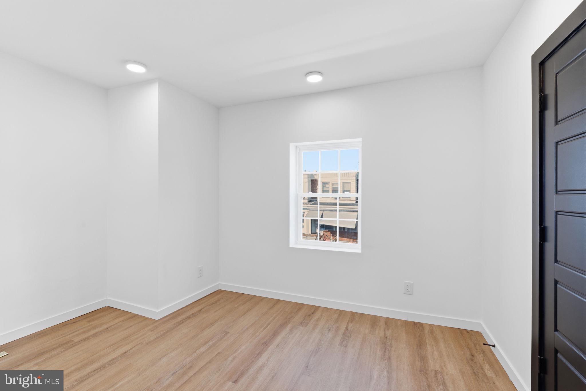ELMWOOD PARK - Residential Income