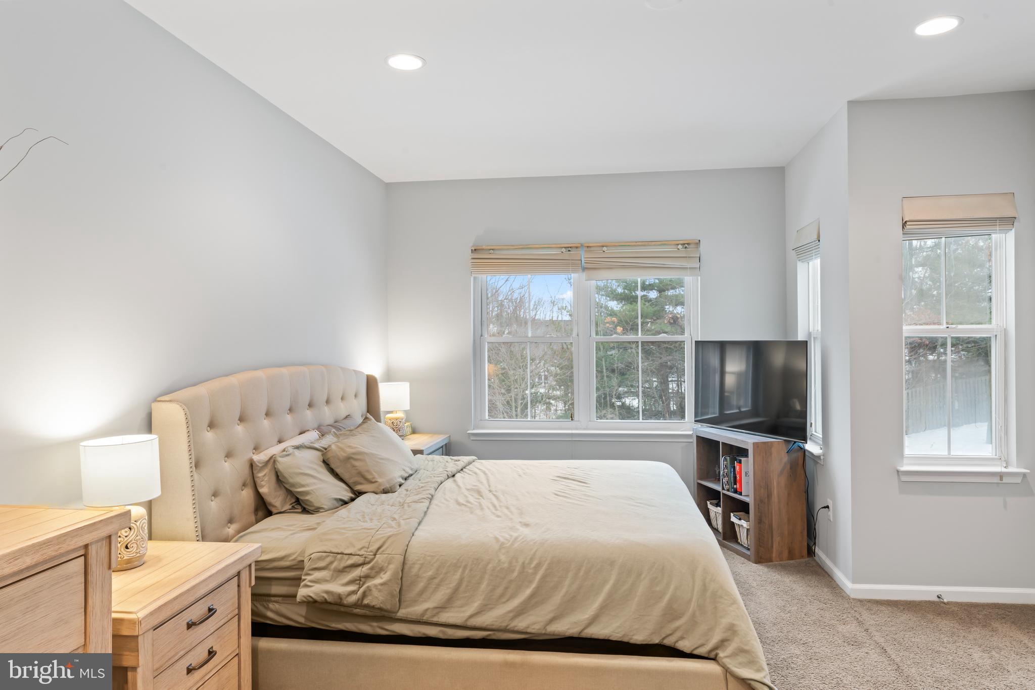 RIVER OAKS - Residential