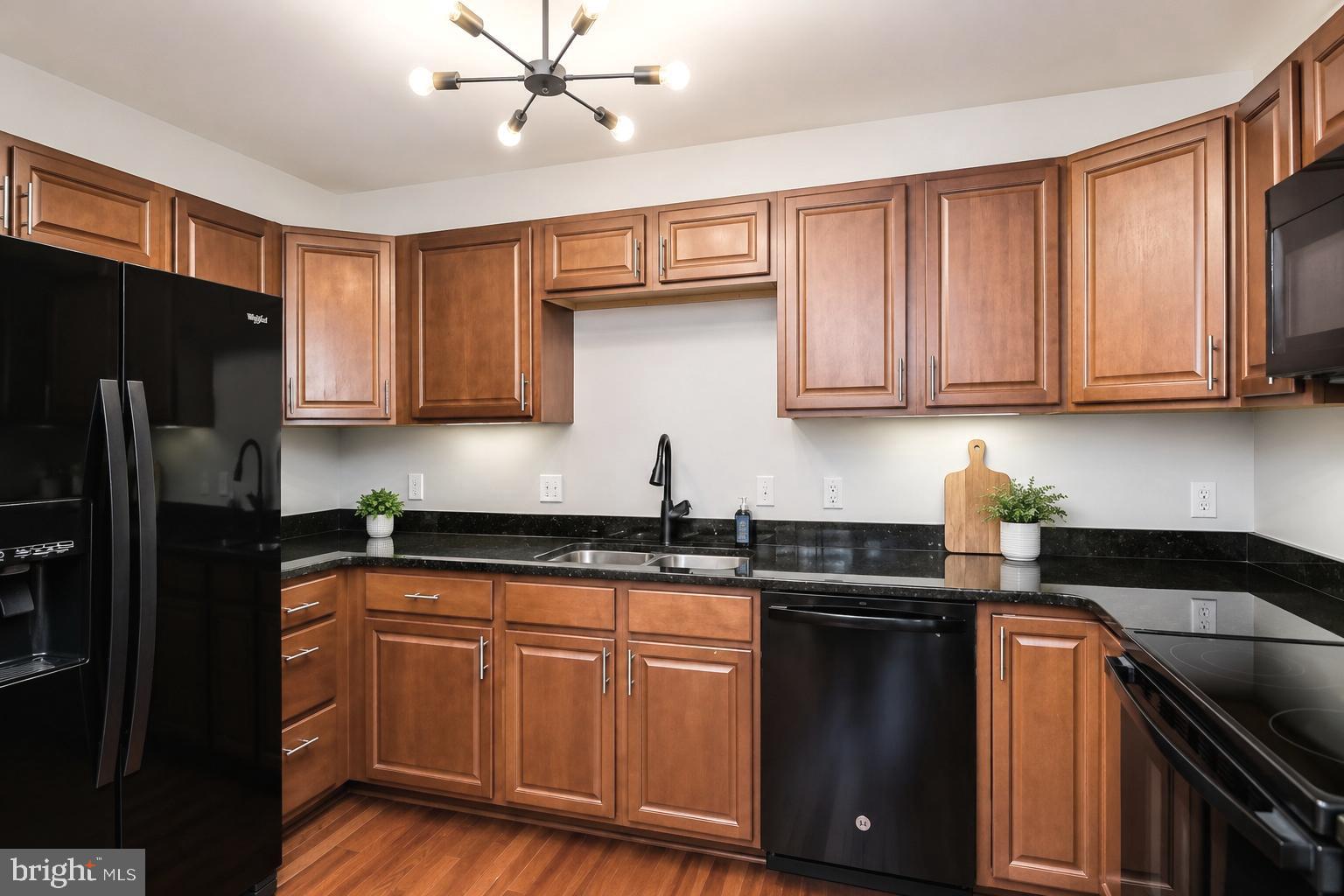 POWHATAN BEACH - Residential