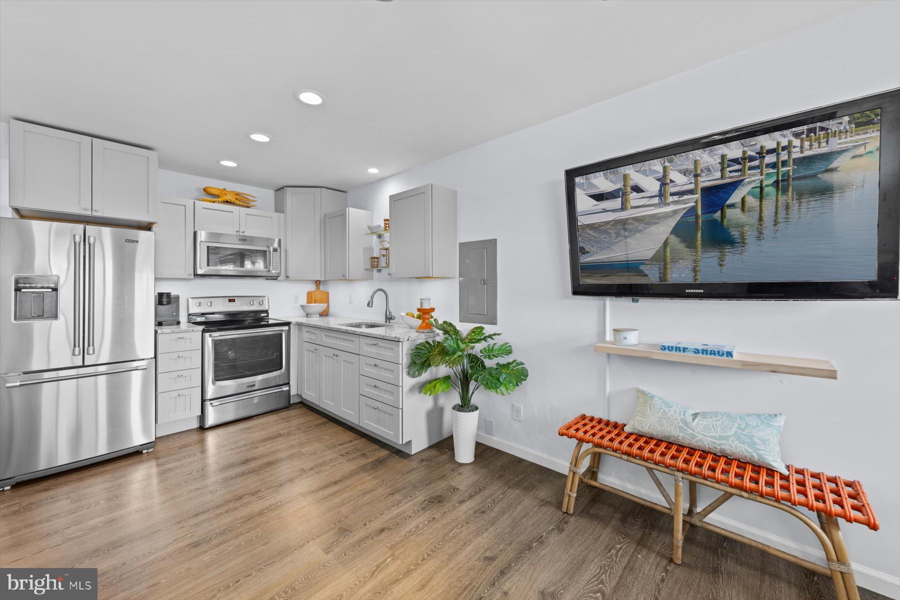 BAYSHORE ESTATES - Residential