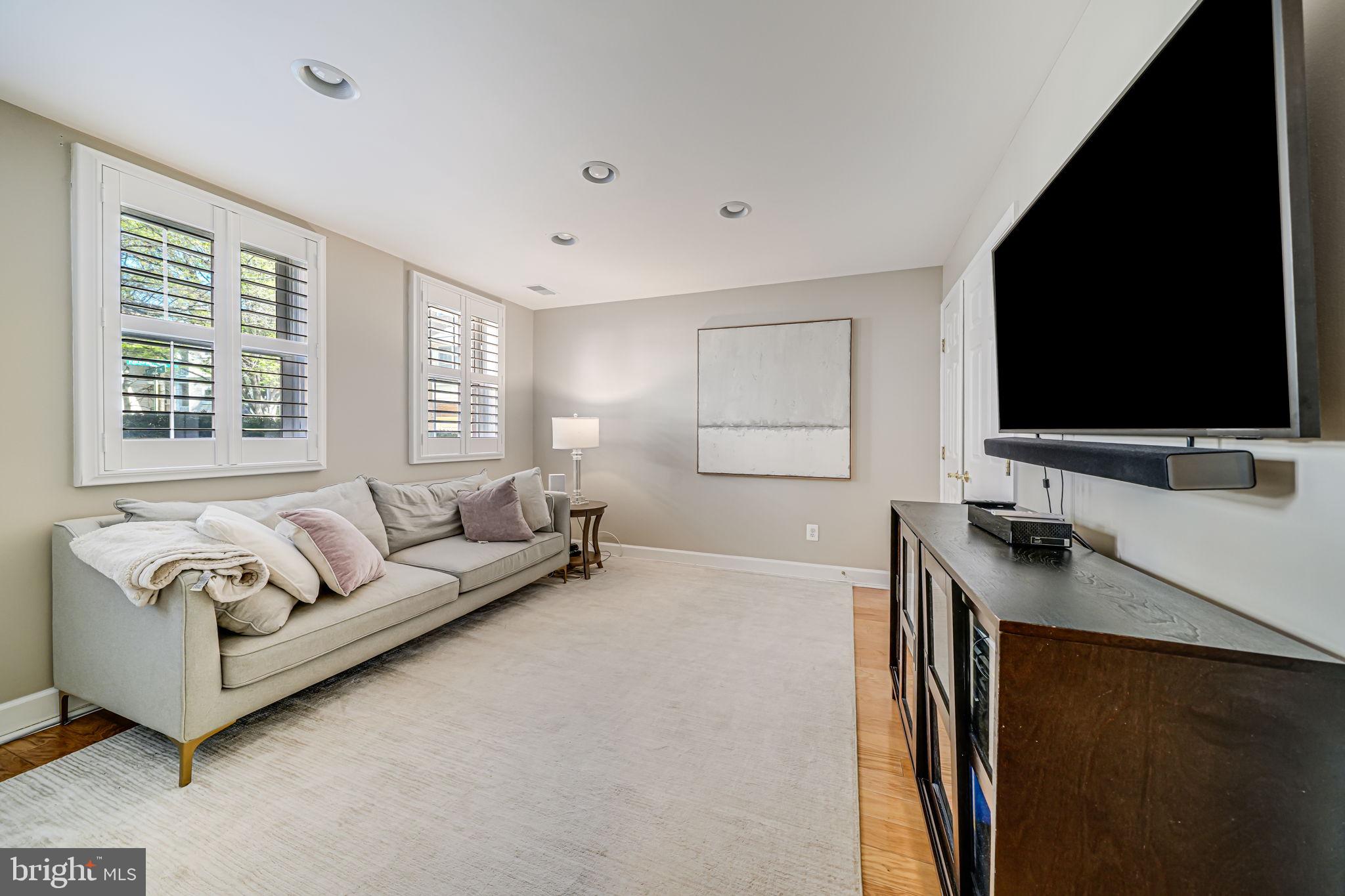 STONEGATE - Residential