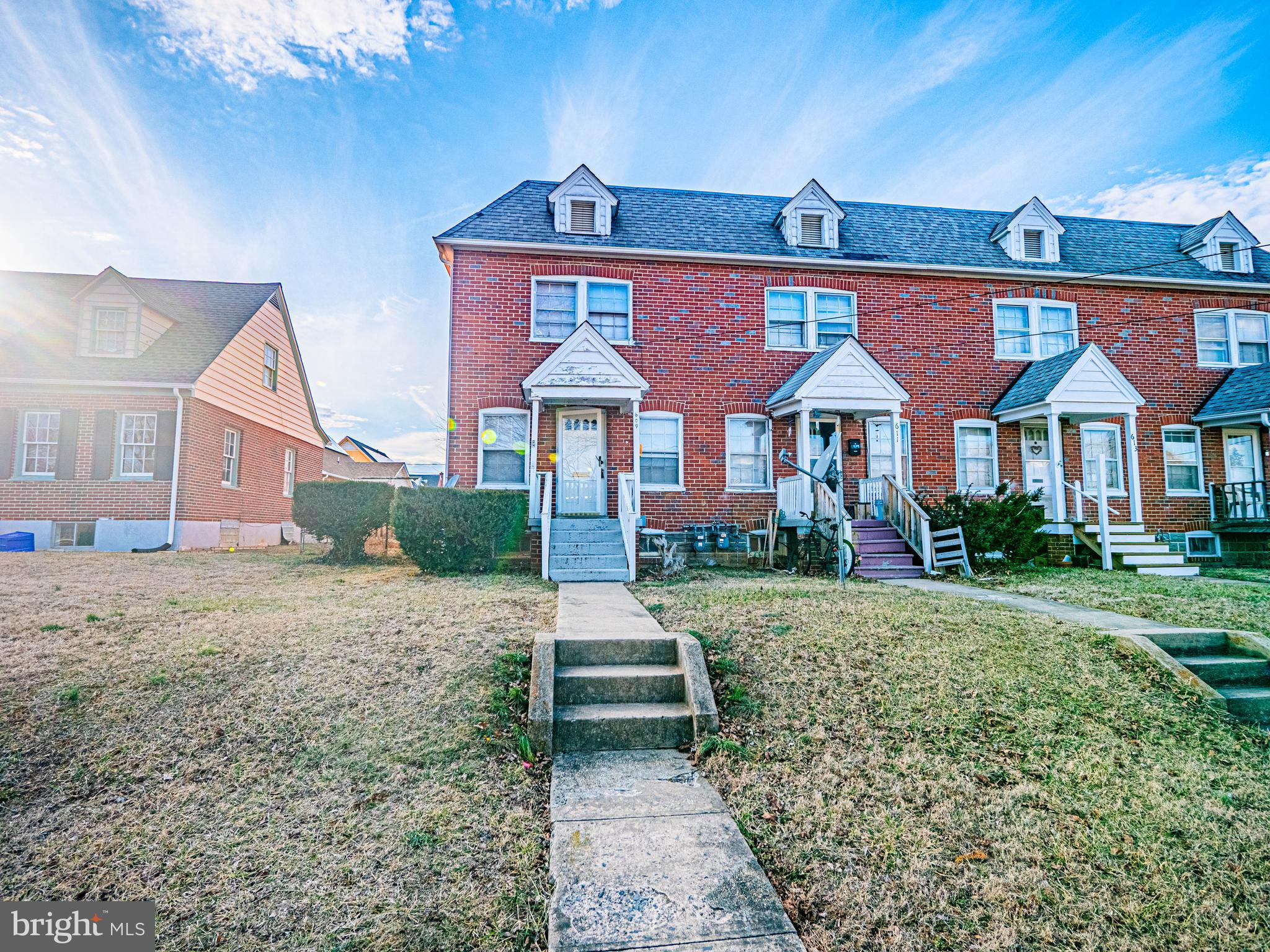 Investors Special!! Tenant Occupied!! Tenants are month to month!! End-Unit 2/1 Bath Townhouse  available  near downtown Winchester, Shenandoah University, Parks, shops, and restaurants. New kitchen cabinets!! Almost new roof and furnace!! Hardwood floors throughout!!
