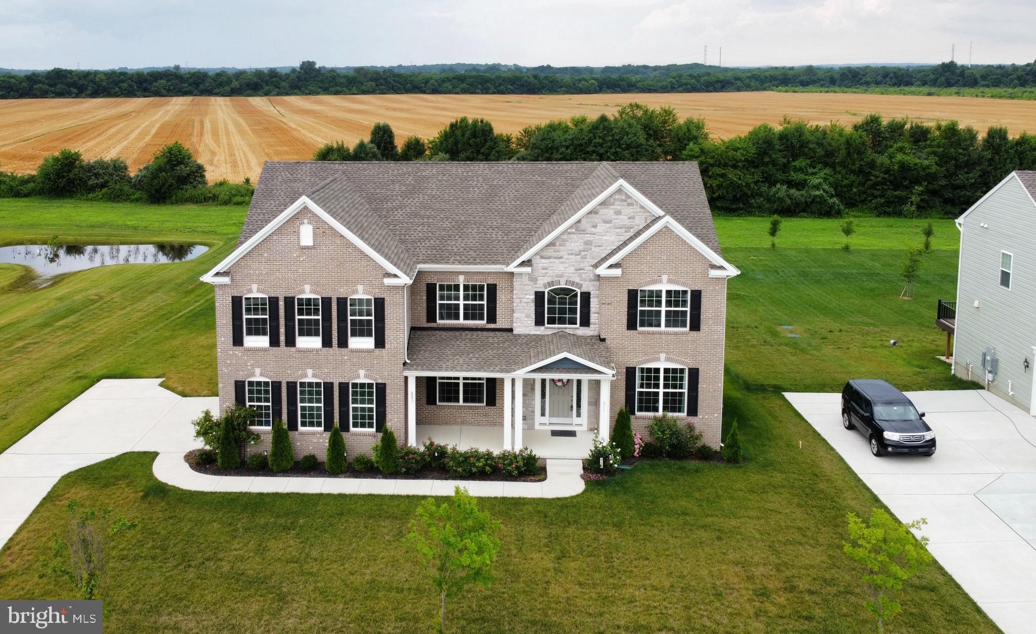 SUMMIT POINTE - Residential