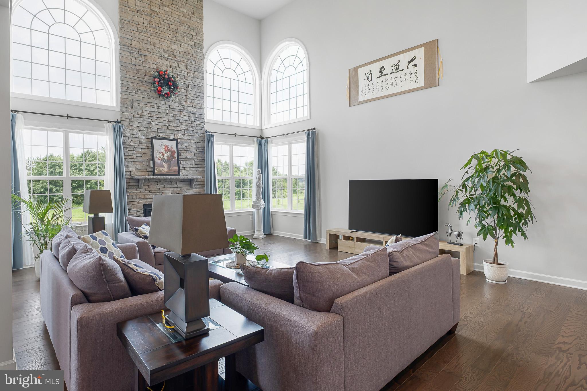 SUMMIT POINTE - Residential