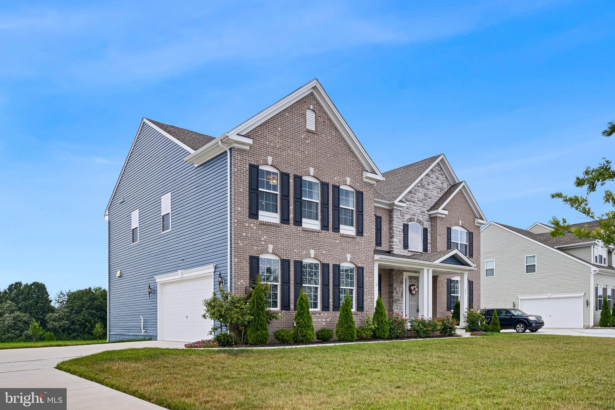 SUMMIT POINTE - Residential