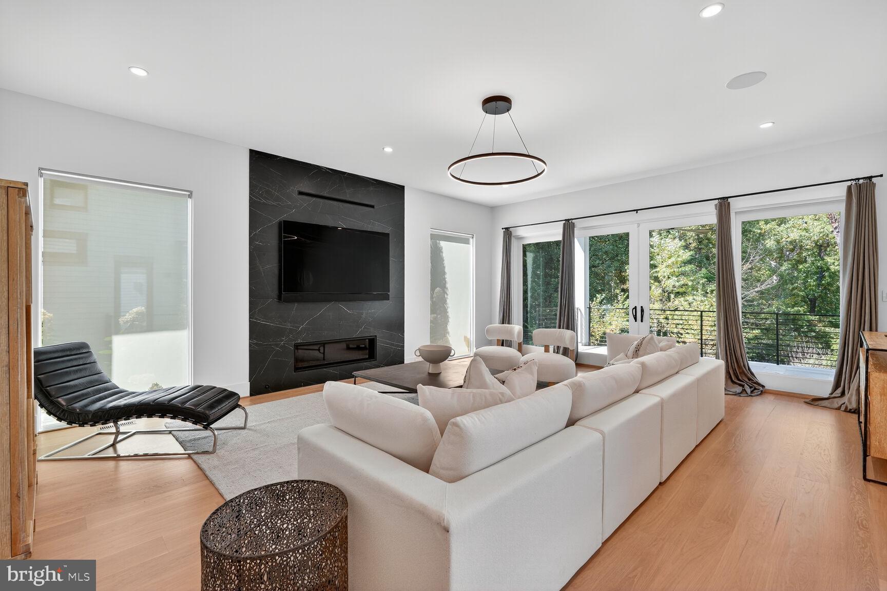 INGLESIDE - Residential