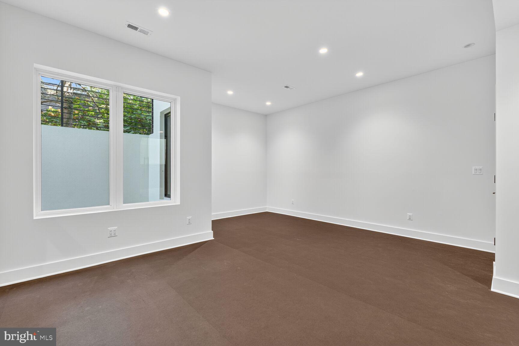 INGLESIDE - Residential