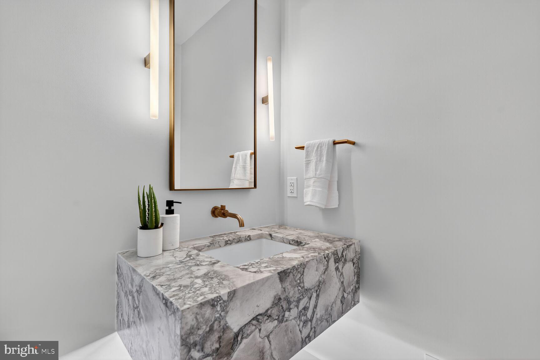 INGLESIDE - Residential
