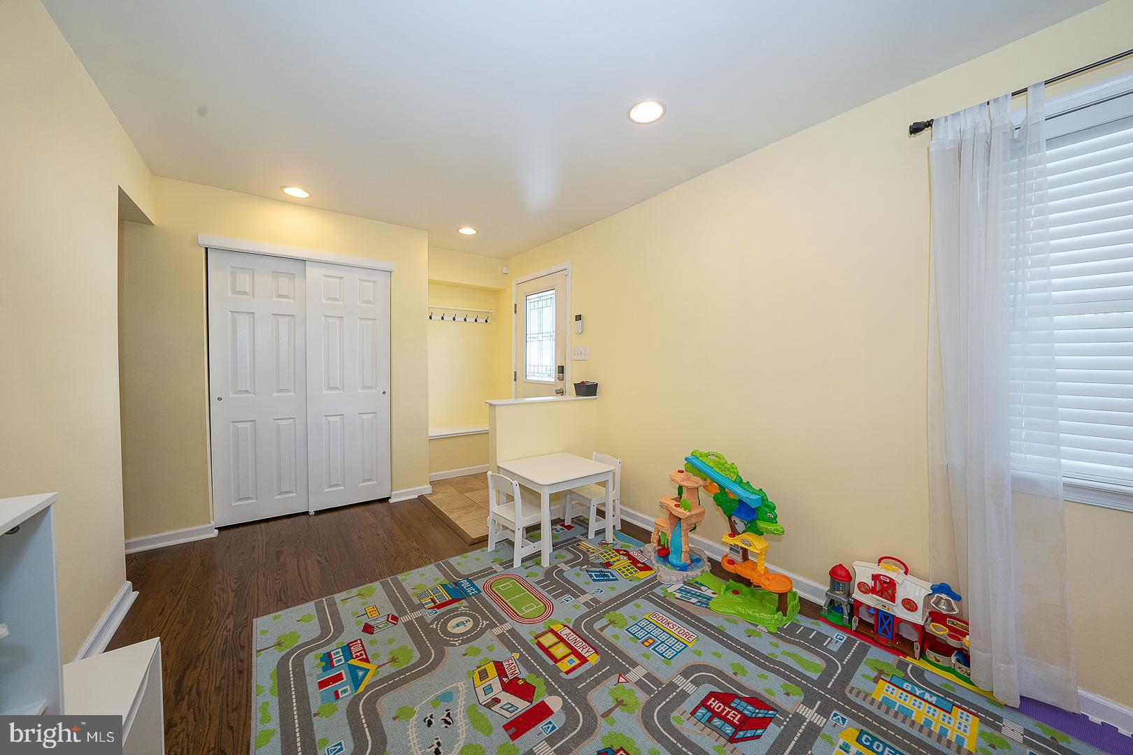 COLONIAL PARK - Residential