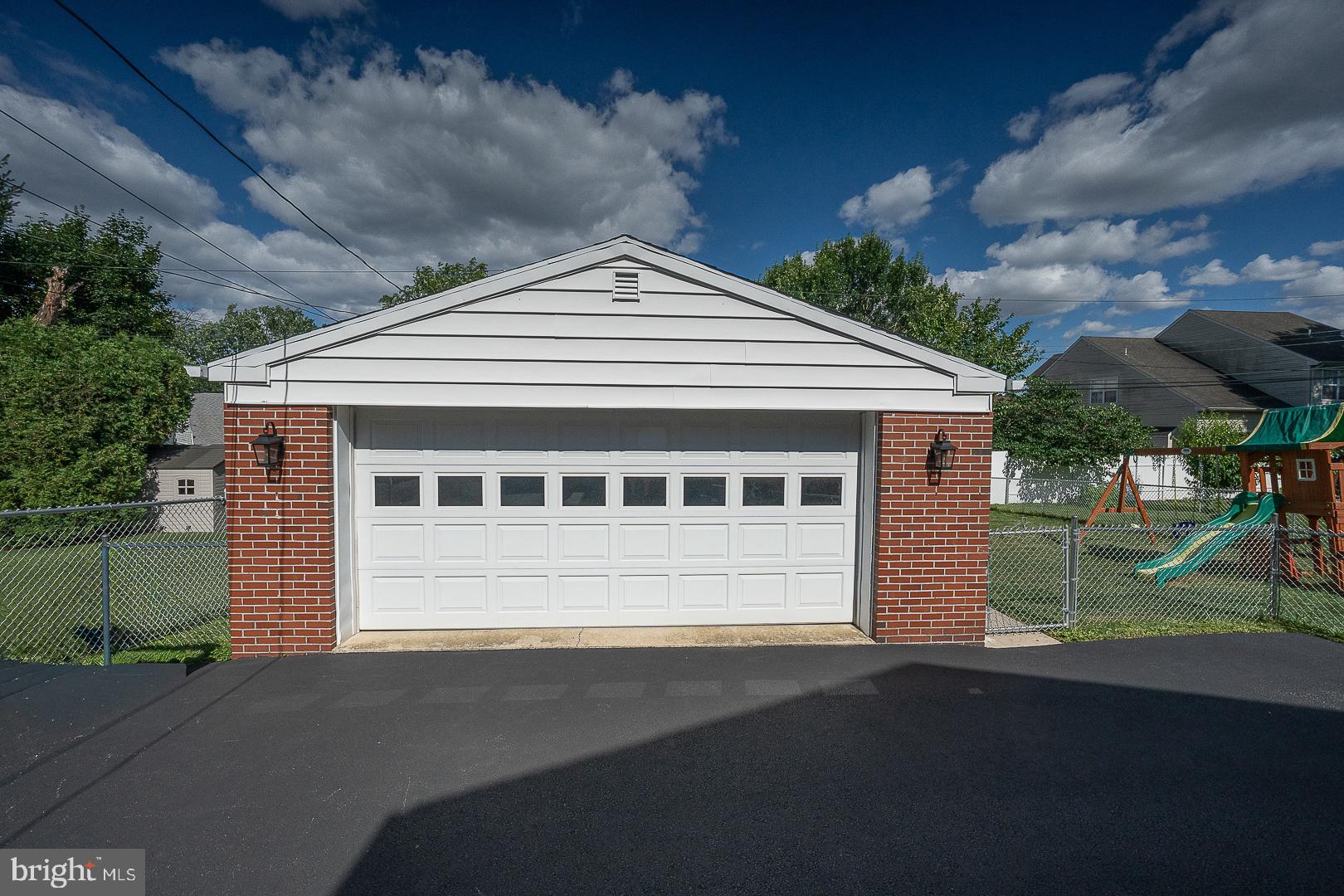 COLONIAL PARK - Residential